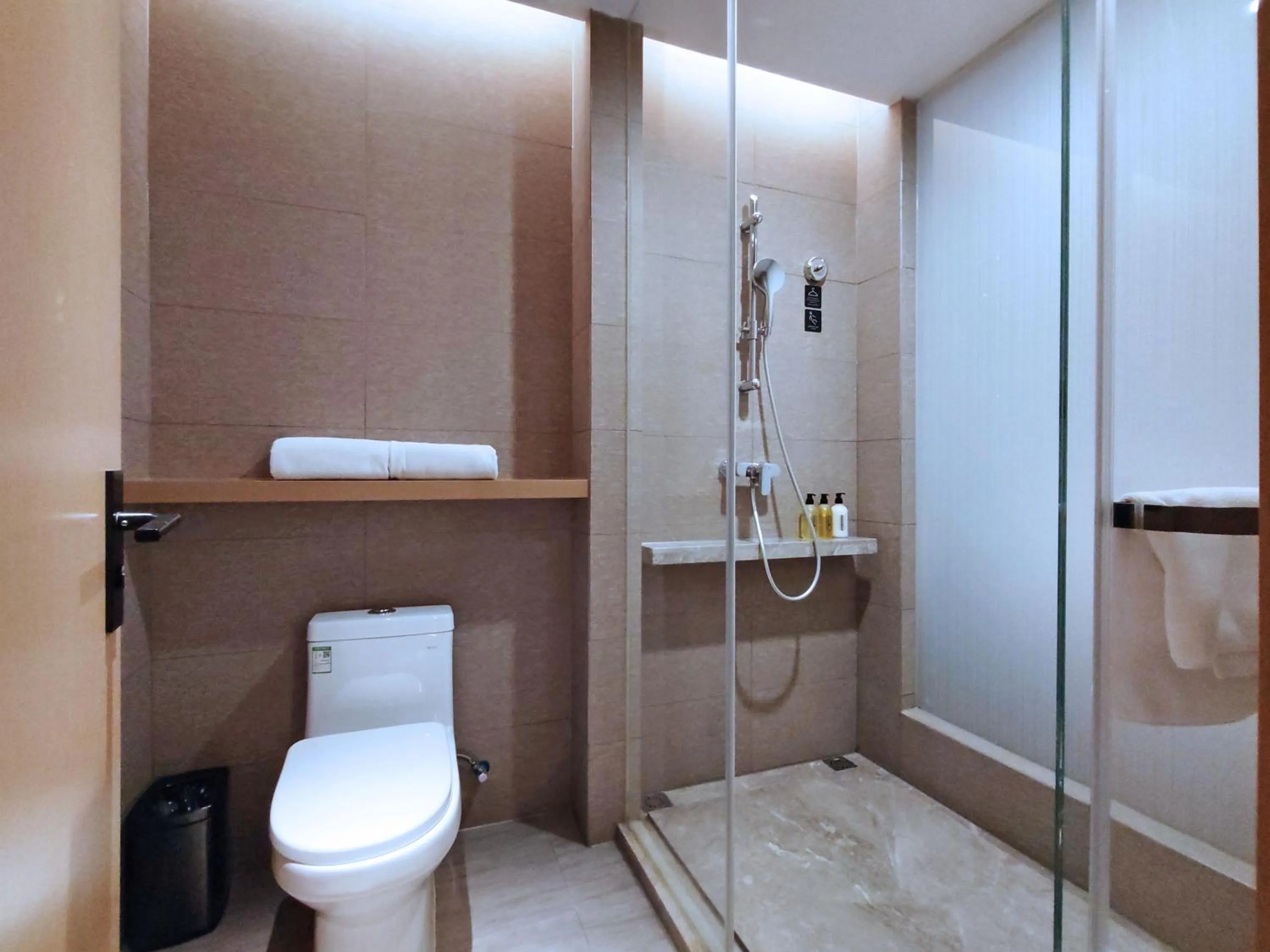 Toilet in Paco Hotel Guangzhou South Railway Station Panyu Changlong Branch