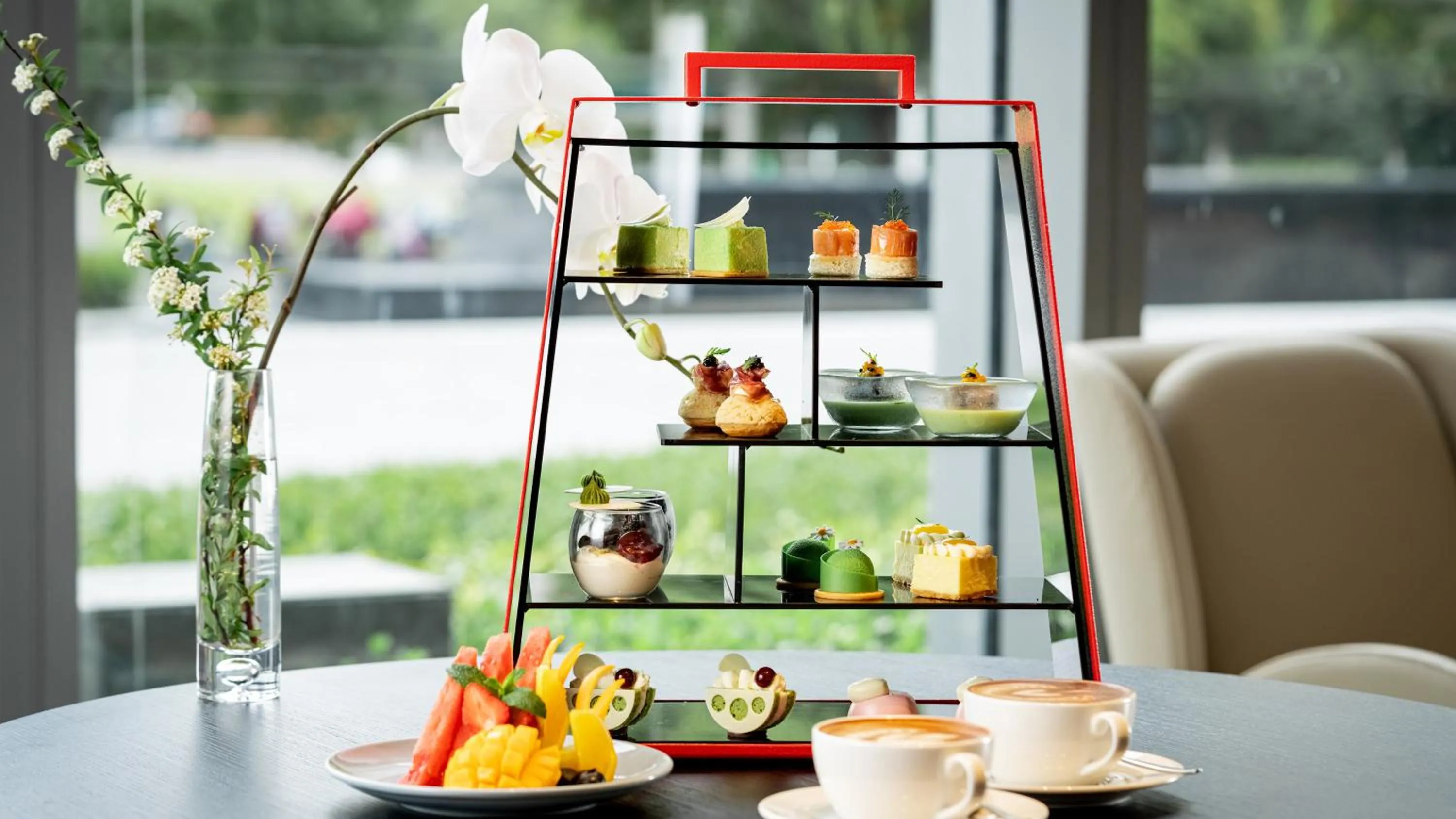 Lounge or bar in Crowne Plaza Hangzhou Riverside by IHG