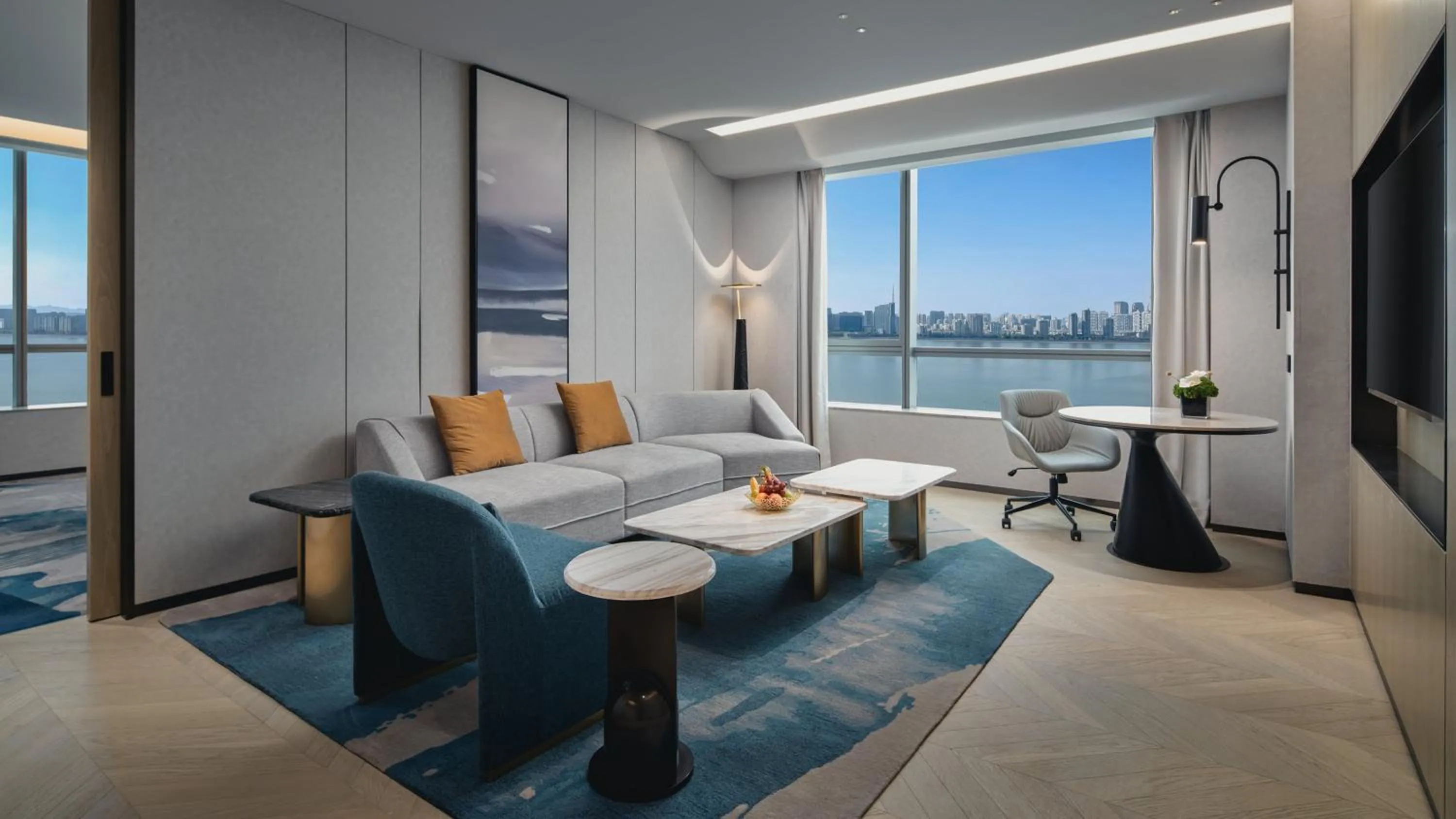 Photo of the whole room, Bed in Crowne Plaza Hangzhou Riverside by IHG