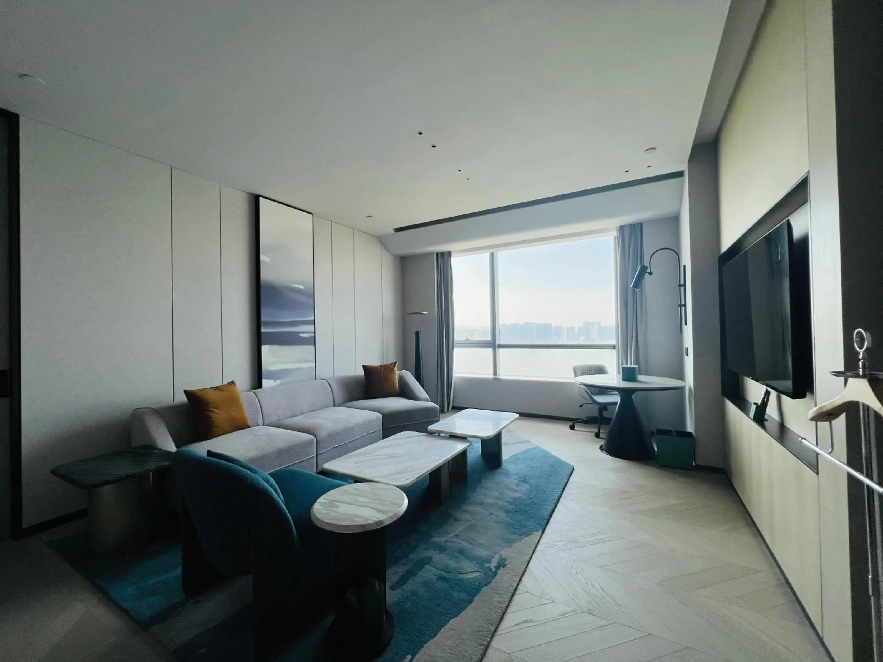 Living room, Bed in Crowne Plaza Hangzhou Riverside by IHG Living room, Bed in Crowne Plaza Hangzhou Riverside by IHG
