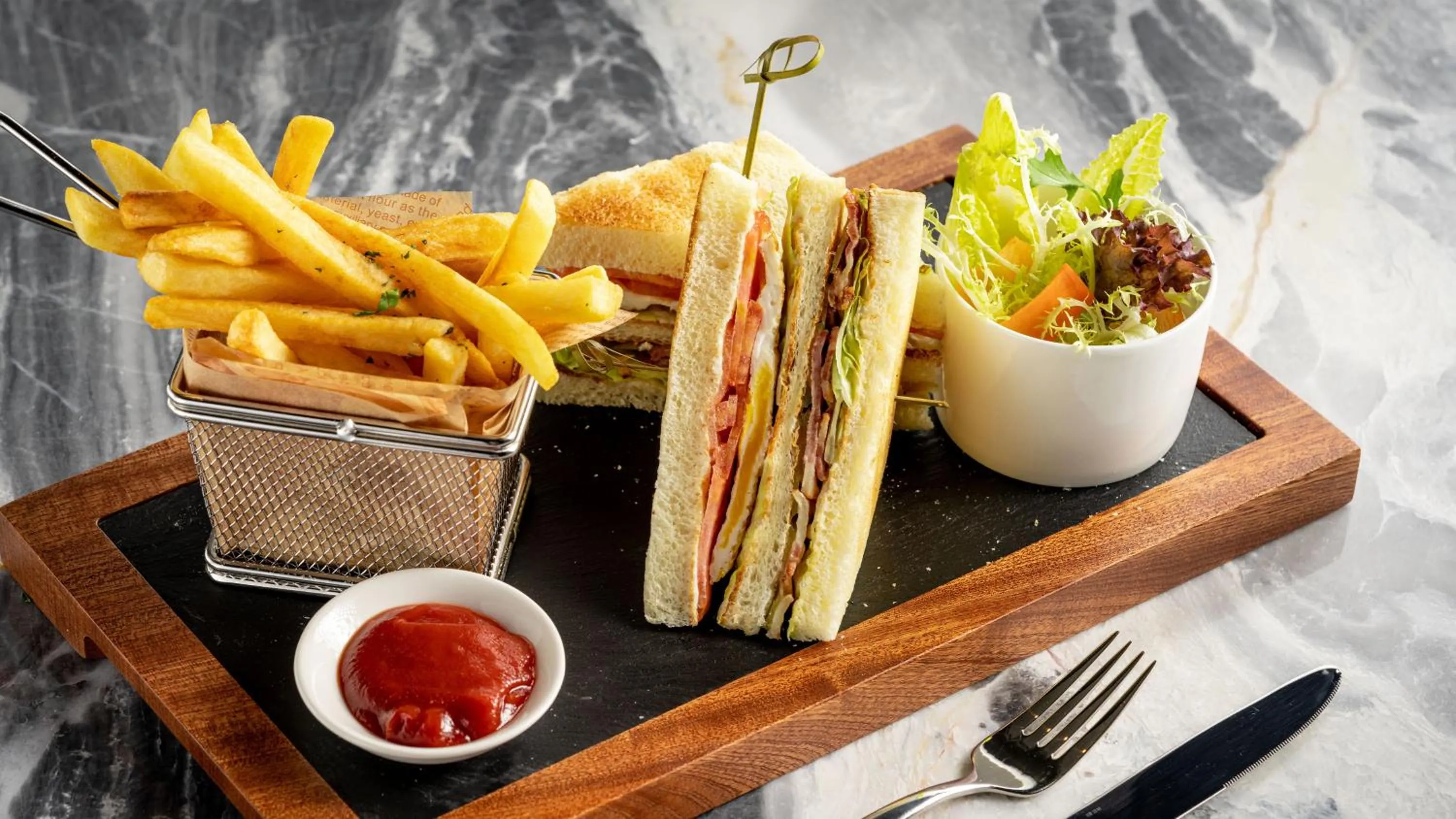 Photo of the whole room in Crowne Plaza Hangzhou Riverside by IHG