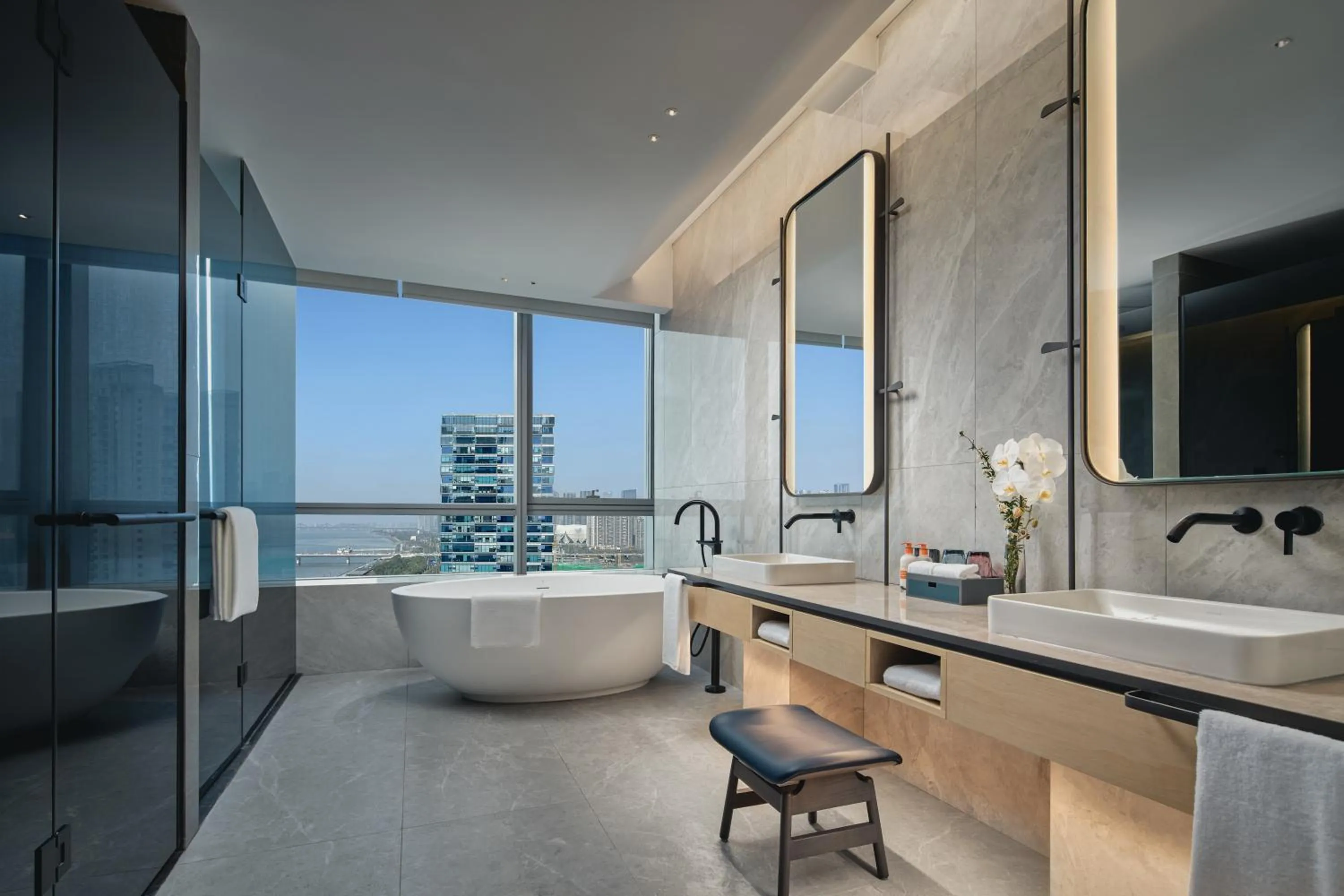 Toilet in Crowne Plaza Hangzhou Riverside by IHG