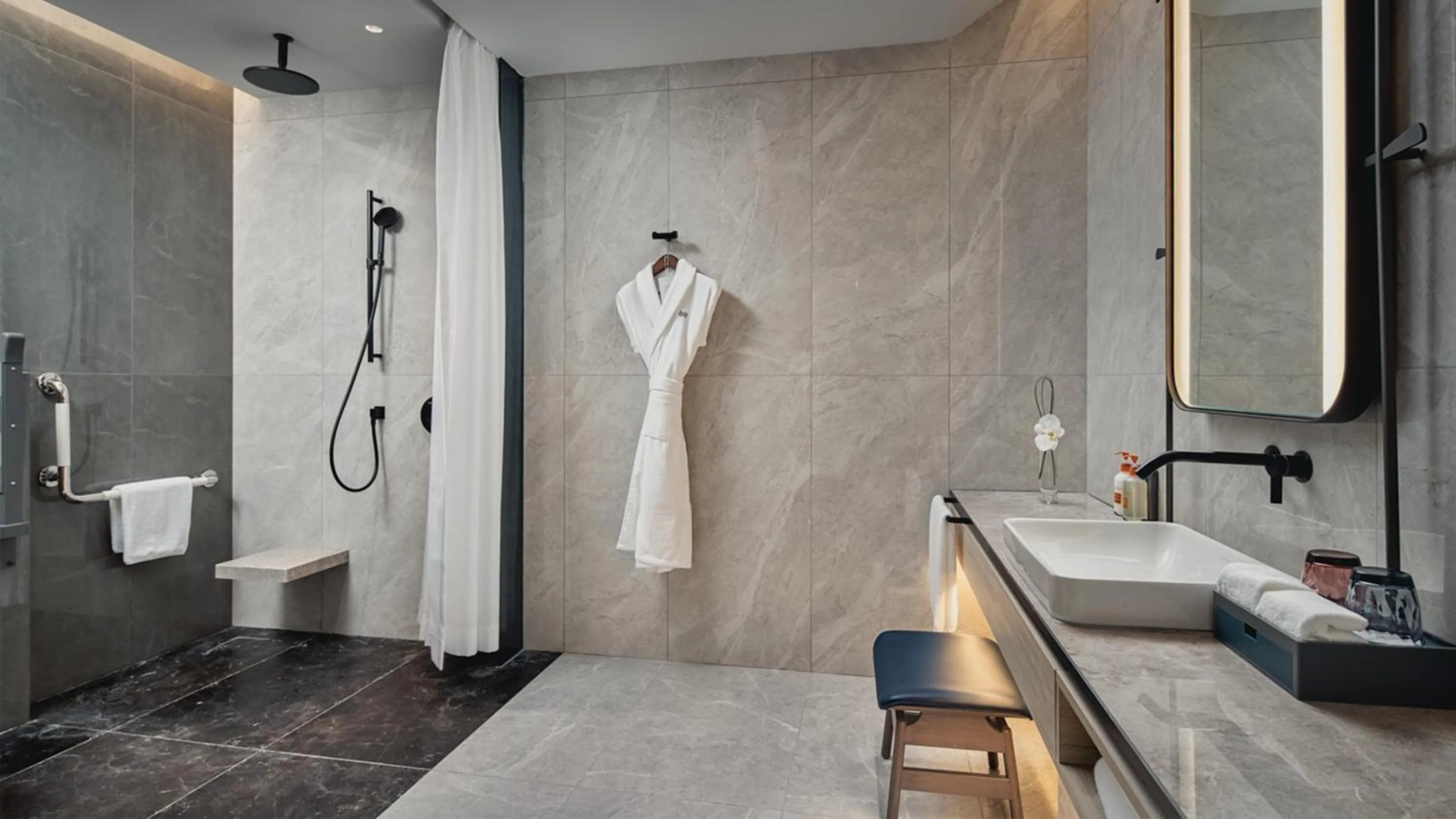 Bathroom in Crowne Plaza Hangzhou Riverside by IHG