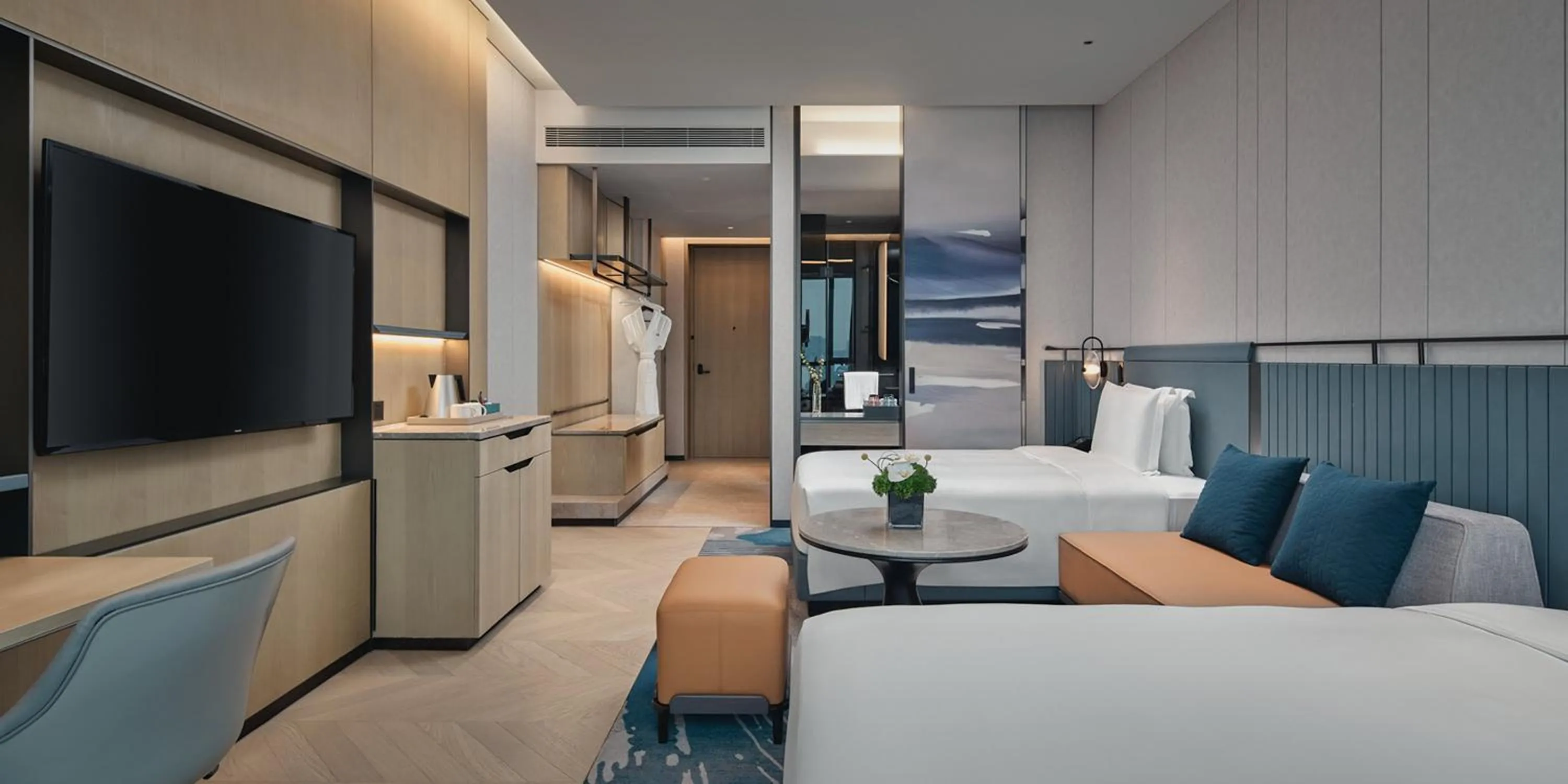 Photo of the whole room, Bed in Crowne Plaza Hangzhou Riverside by IHG