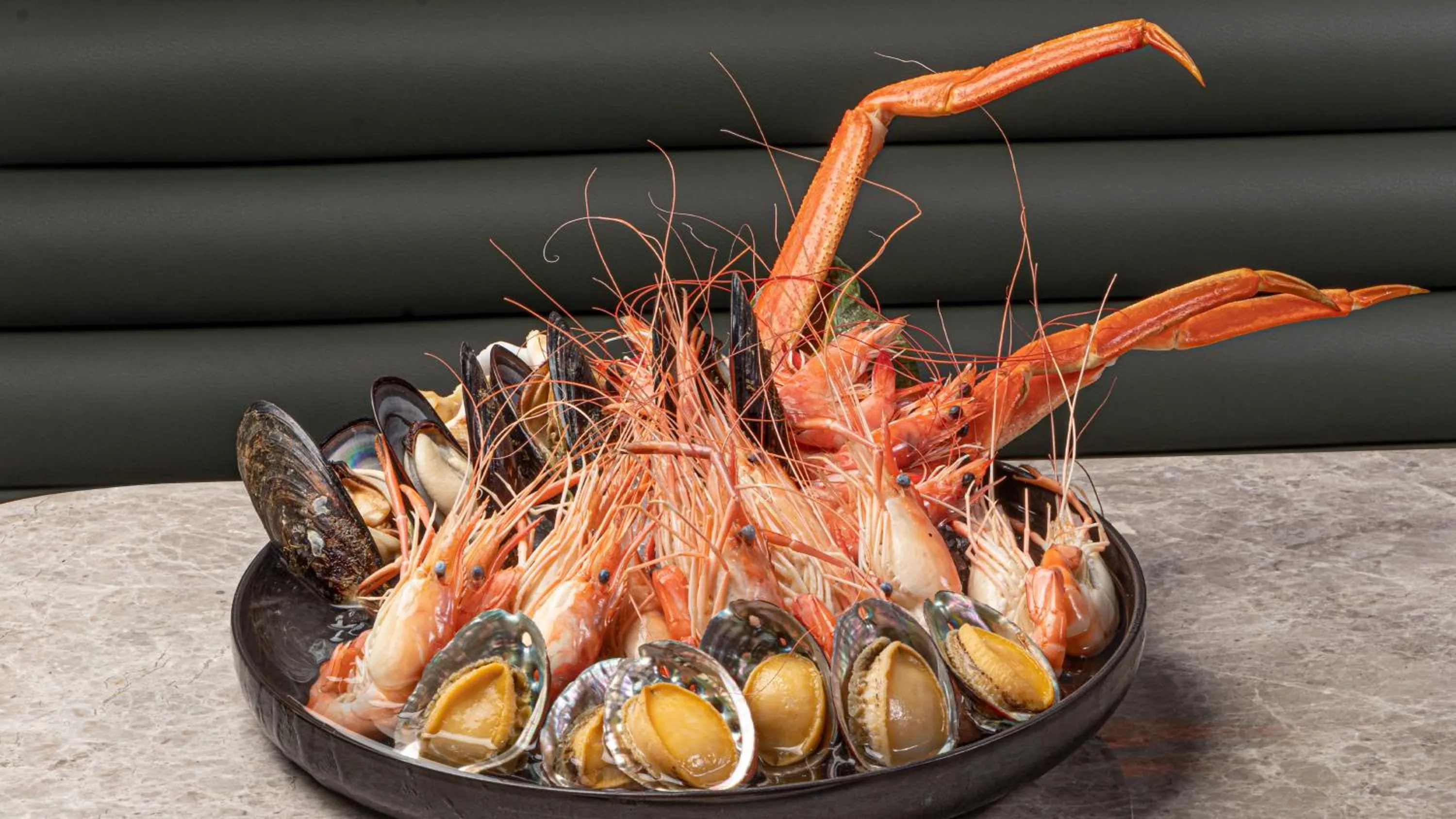 Restaurant/places to eat in Crowne Plaza Hangzhou Riverside by IHG