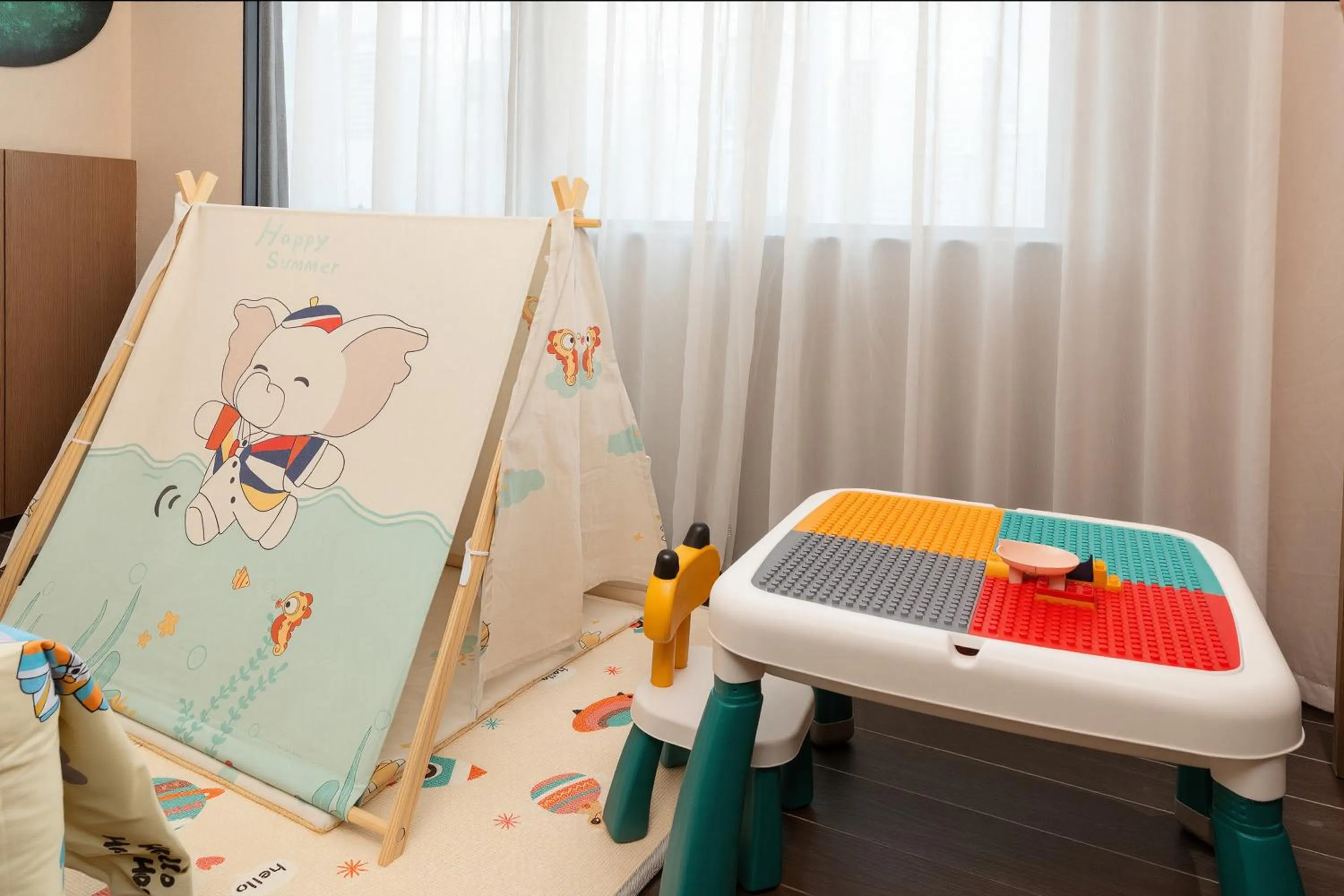 children in Genpla Hotel, Shenzhen Qianhai