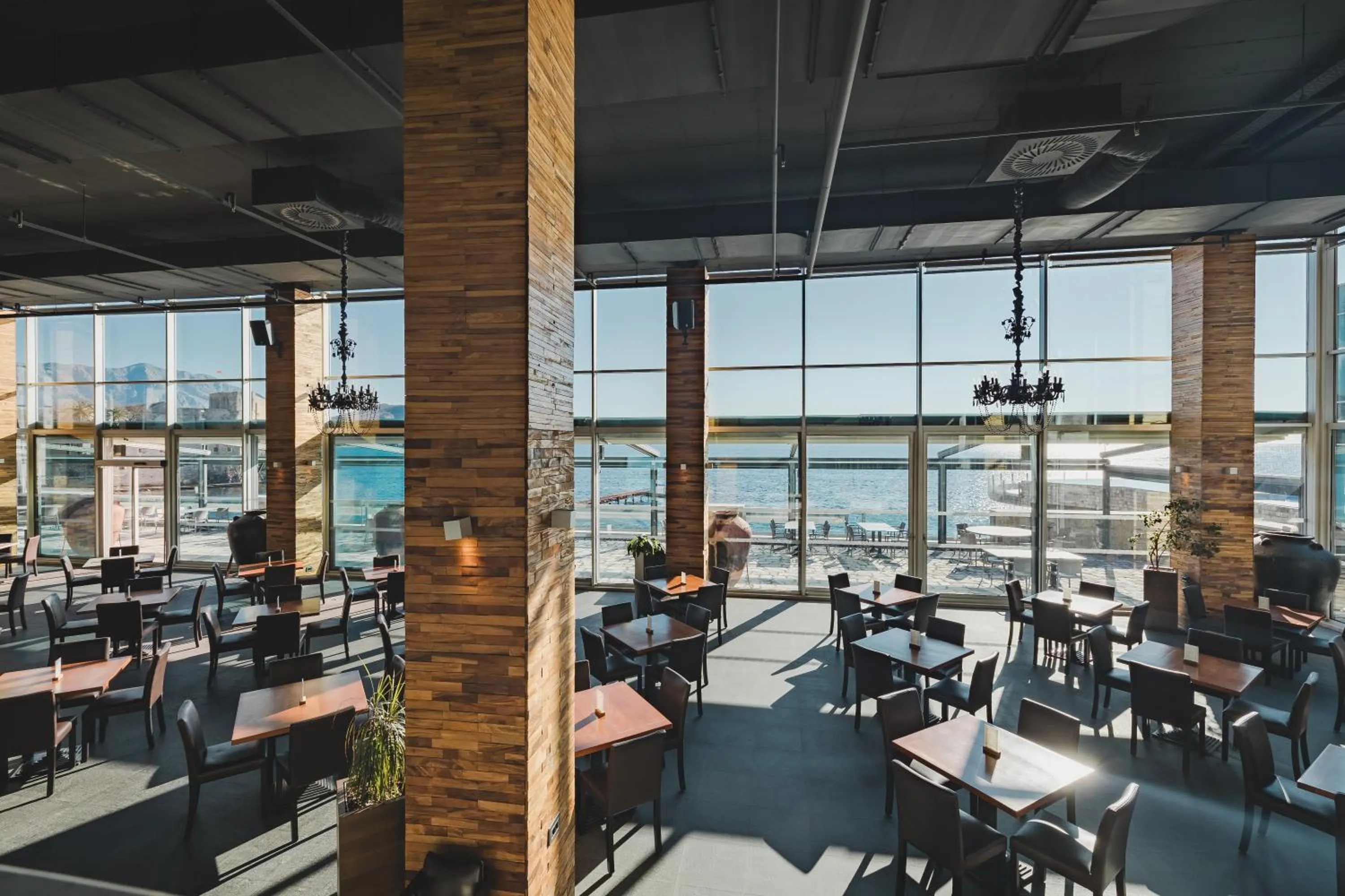 Restaurant/places to eat in Avala Resort & Villas