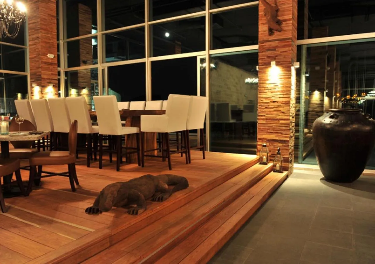 Restaurant/places to eat in Avala Resort & Villas