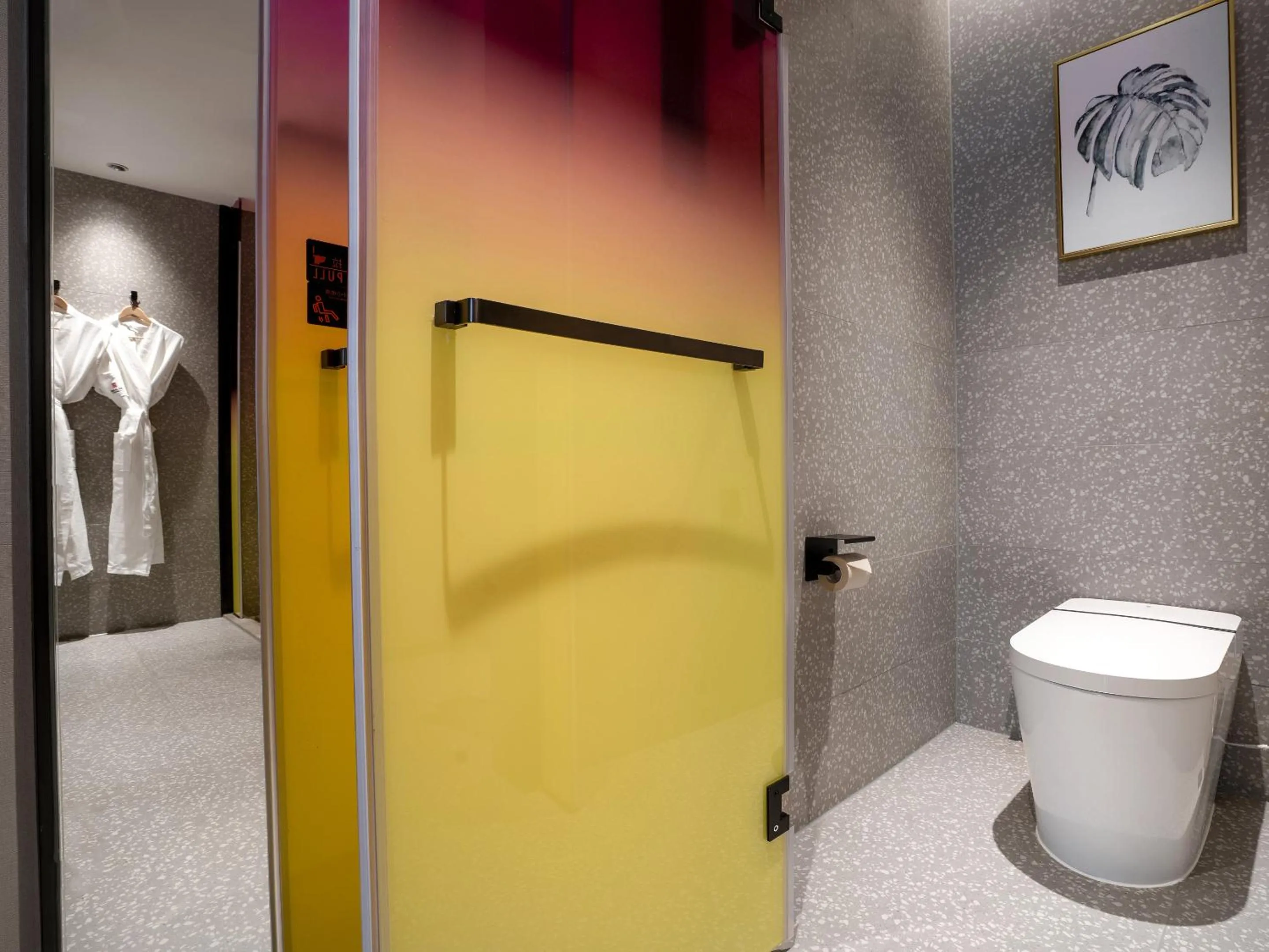 Toilet in Echarm PLUS International Hotel Zhujiang New Town Wuyangcun Metro Station Branch- Free Deliver Service to Canton Fair Complex During Canton Fair Period