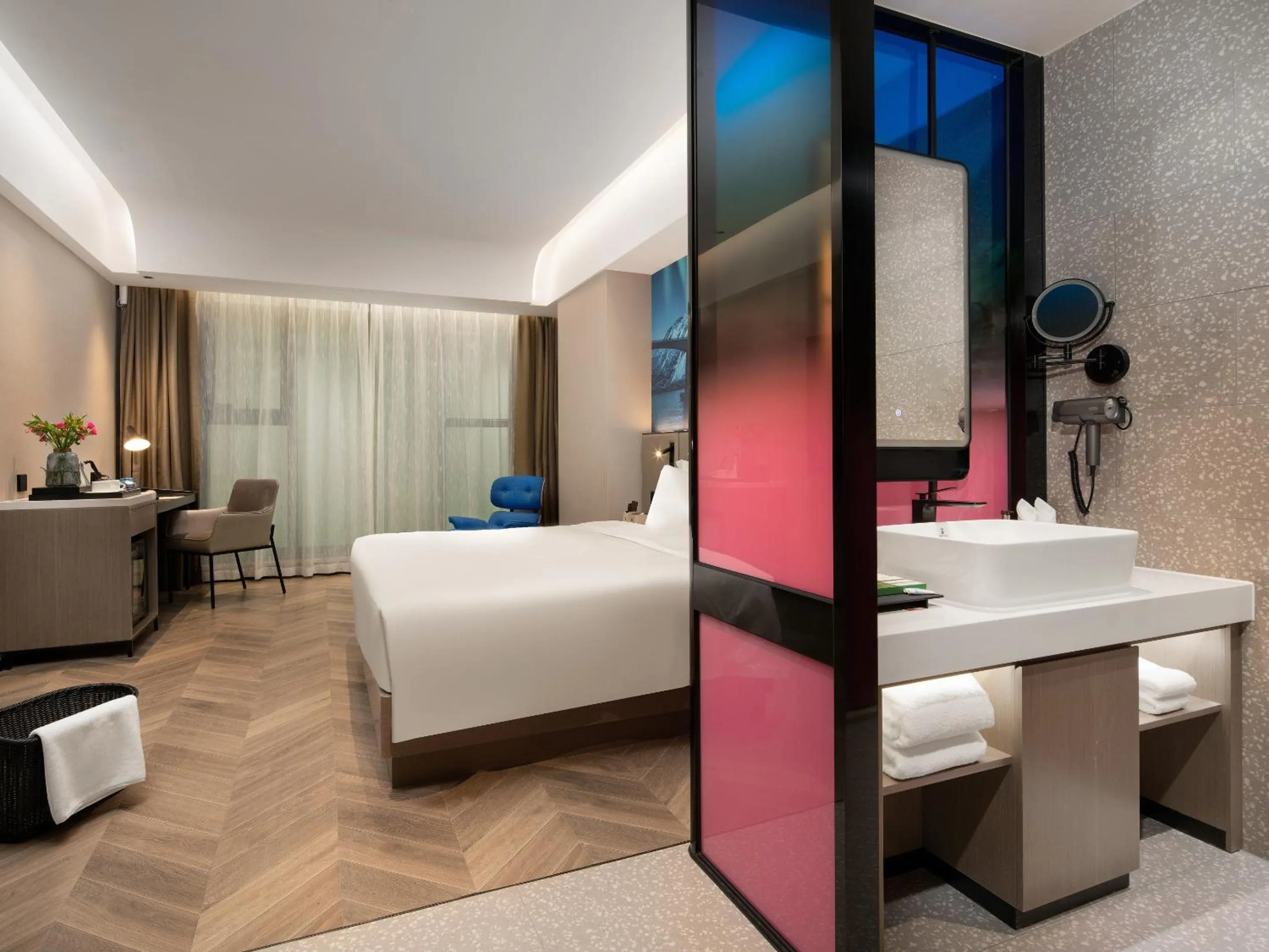 Bed in Echarm PLUS International Hotel Zhujiang New Town Wuyangcun Metro Station Branch- Free Deliver Service to Canton Fair Complex During Canton Fair Period