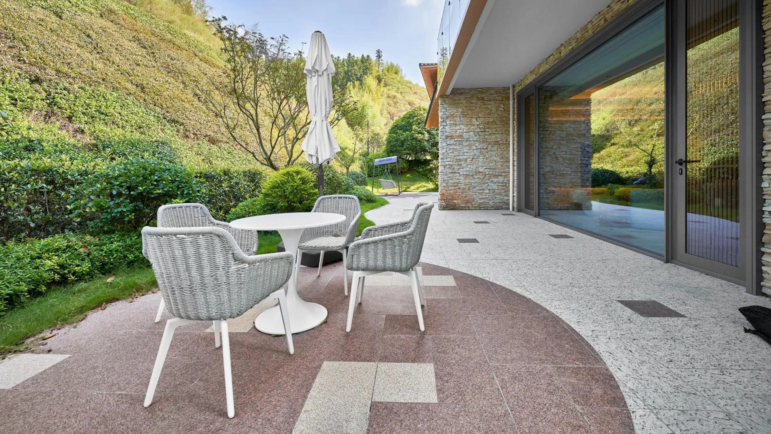 Photo of the whole room in Hotel Indigo Hangzhou Tianmushan