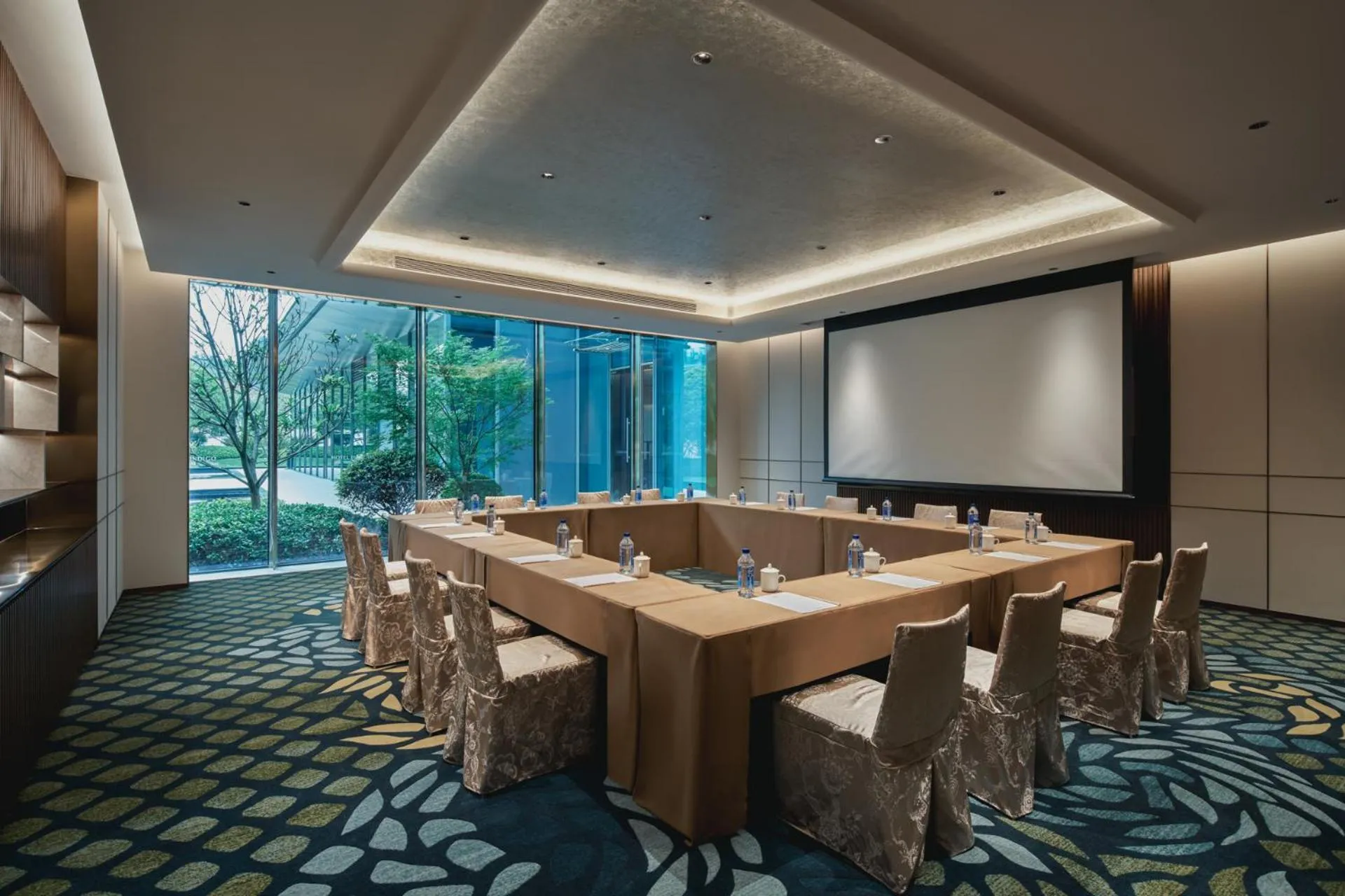 Meeting/conference room in Hotel Indigo Hangzhou Tianmushan