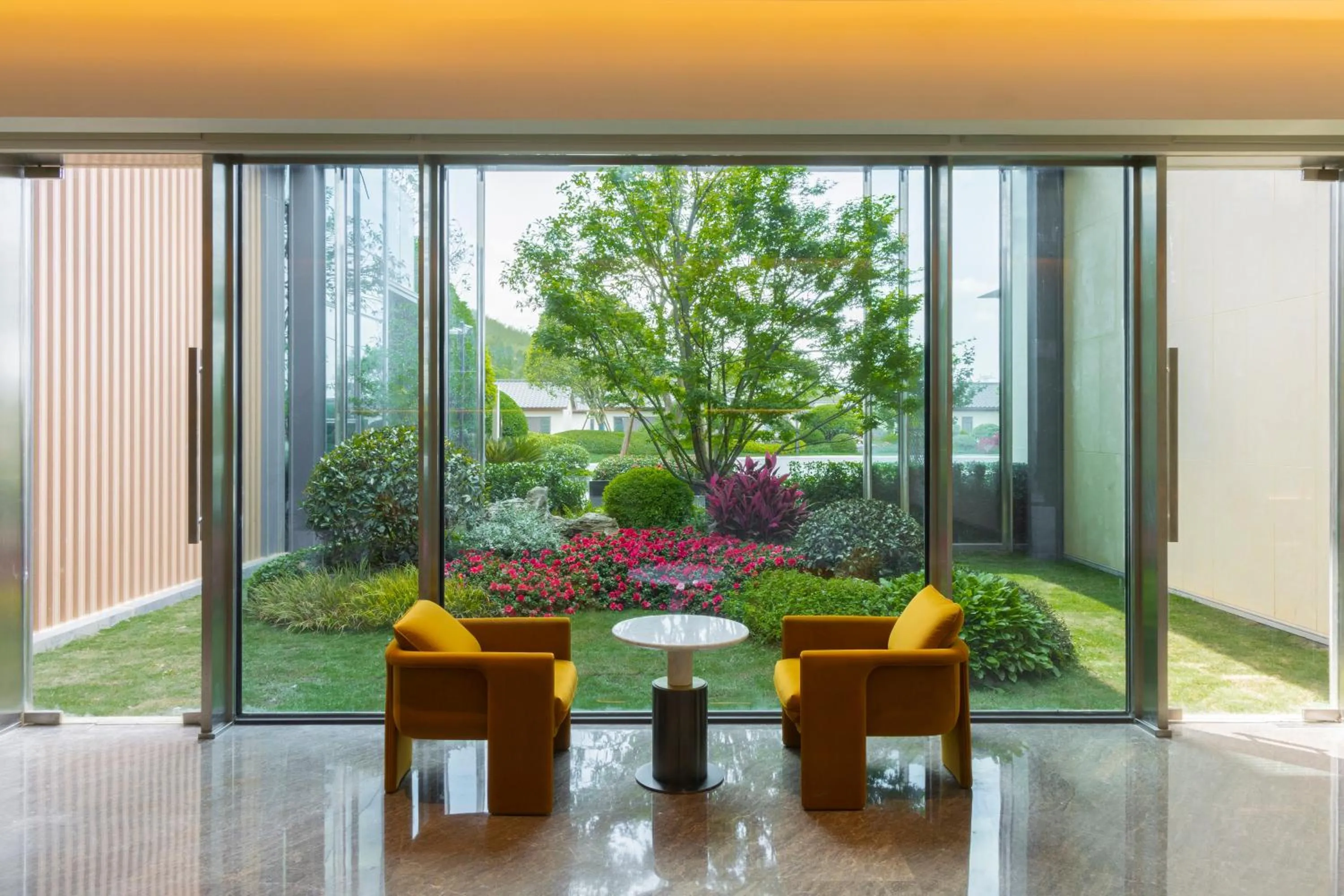 Seating area in Hotel Indigo Hangzhou Tianmushan