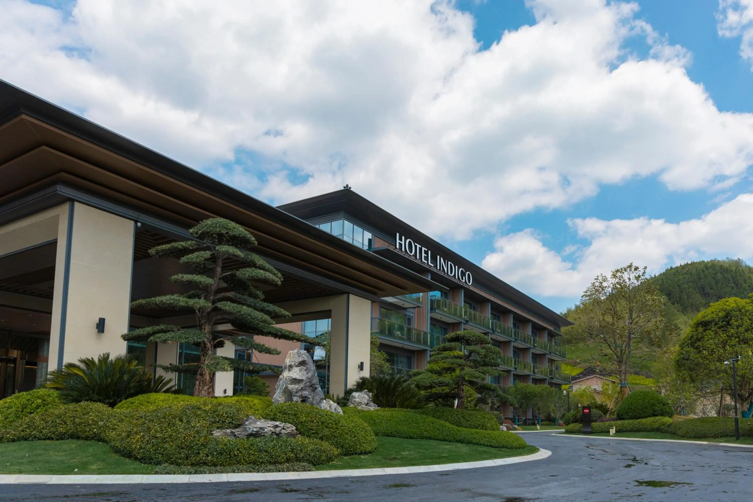 Property building in Hotel Indigo Hangzhou Tianmushan