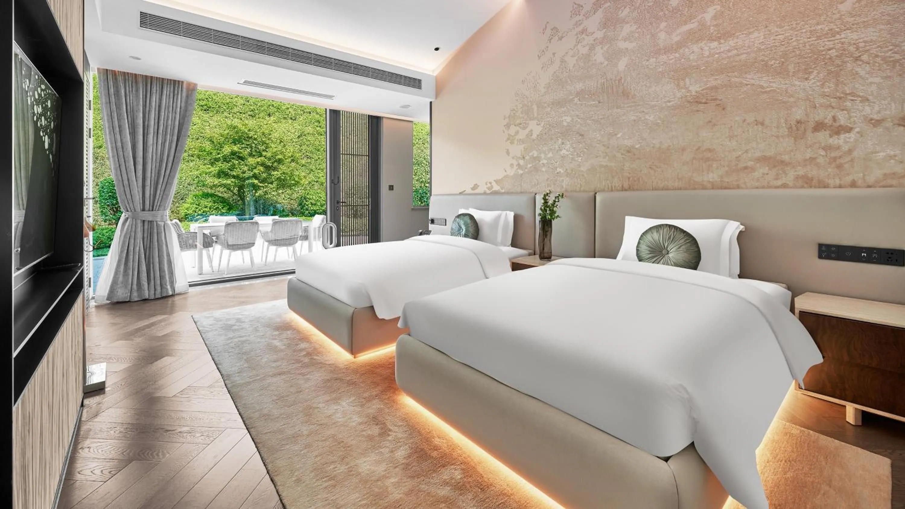 Photo of the whole room, Bed in Hotel Indigo Hangzhou Tianmushan