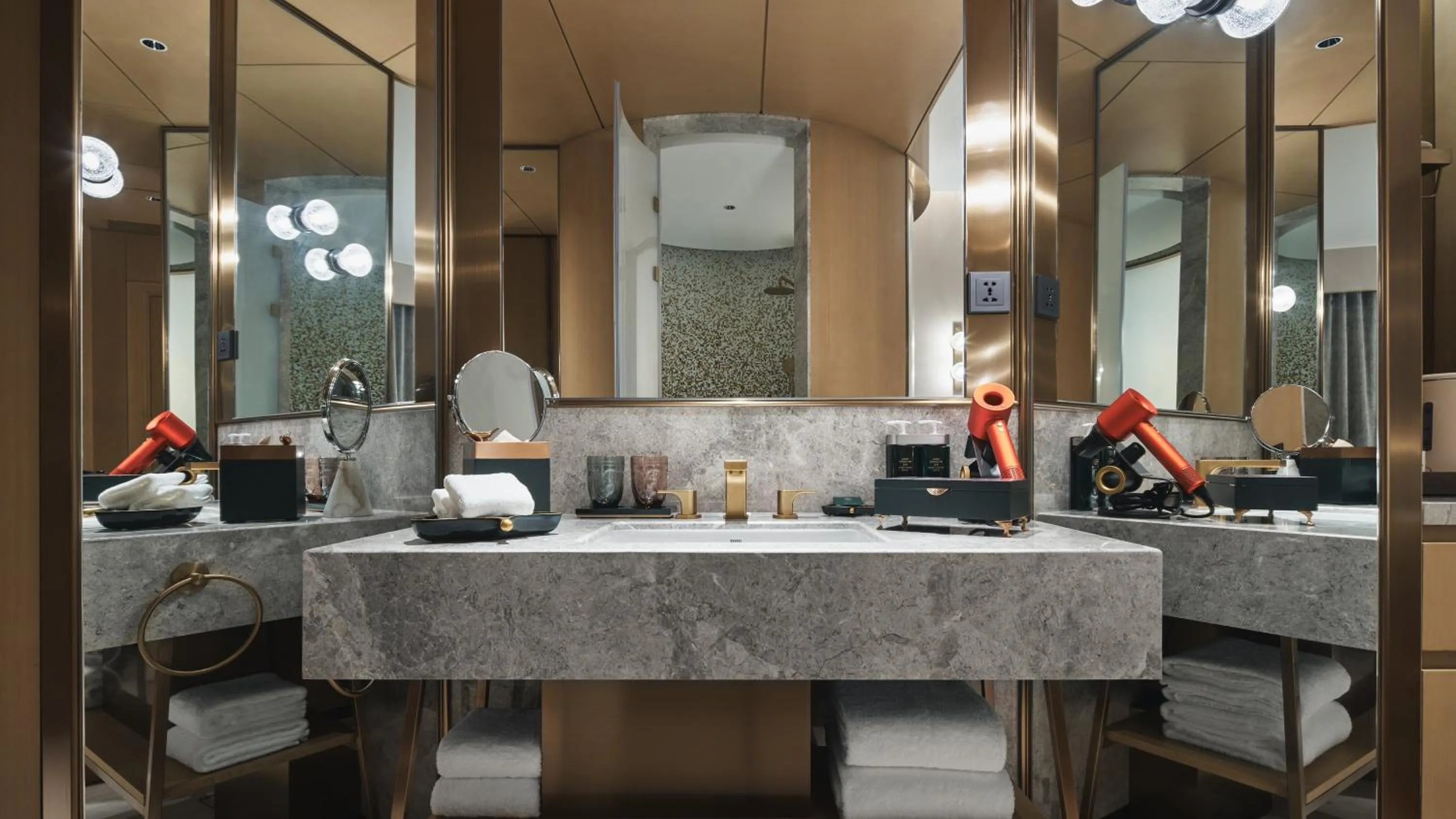 Photo of the whole room in Hotel Indigo Hangzhou Tianmushan