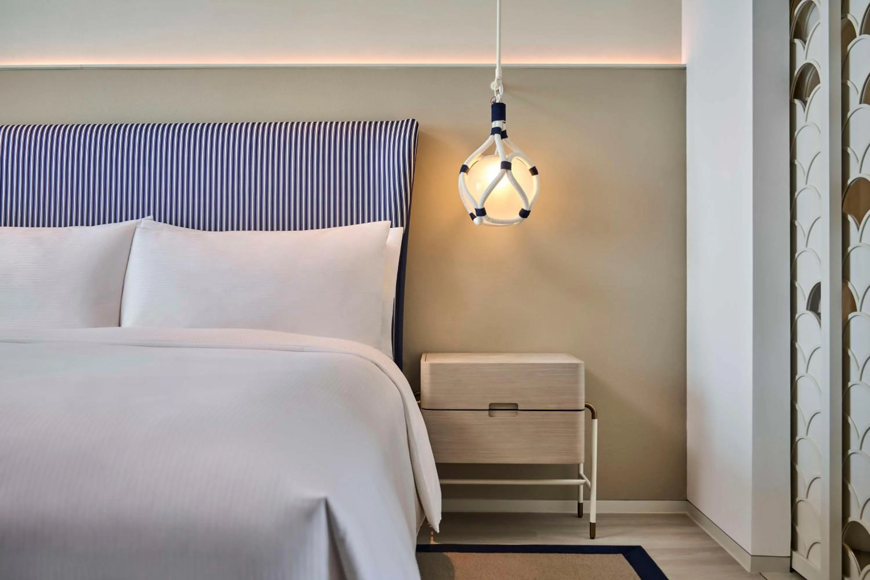 Bed in The Mermoon Resort Hainan Tufu Bay, Tapestry By Hilton