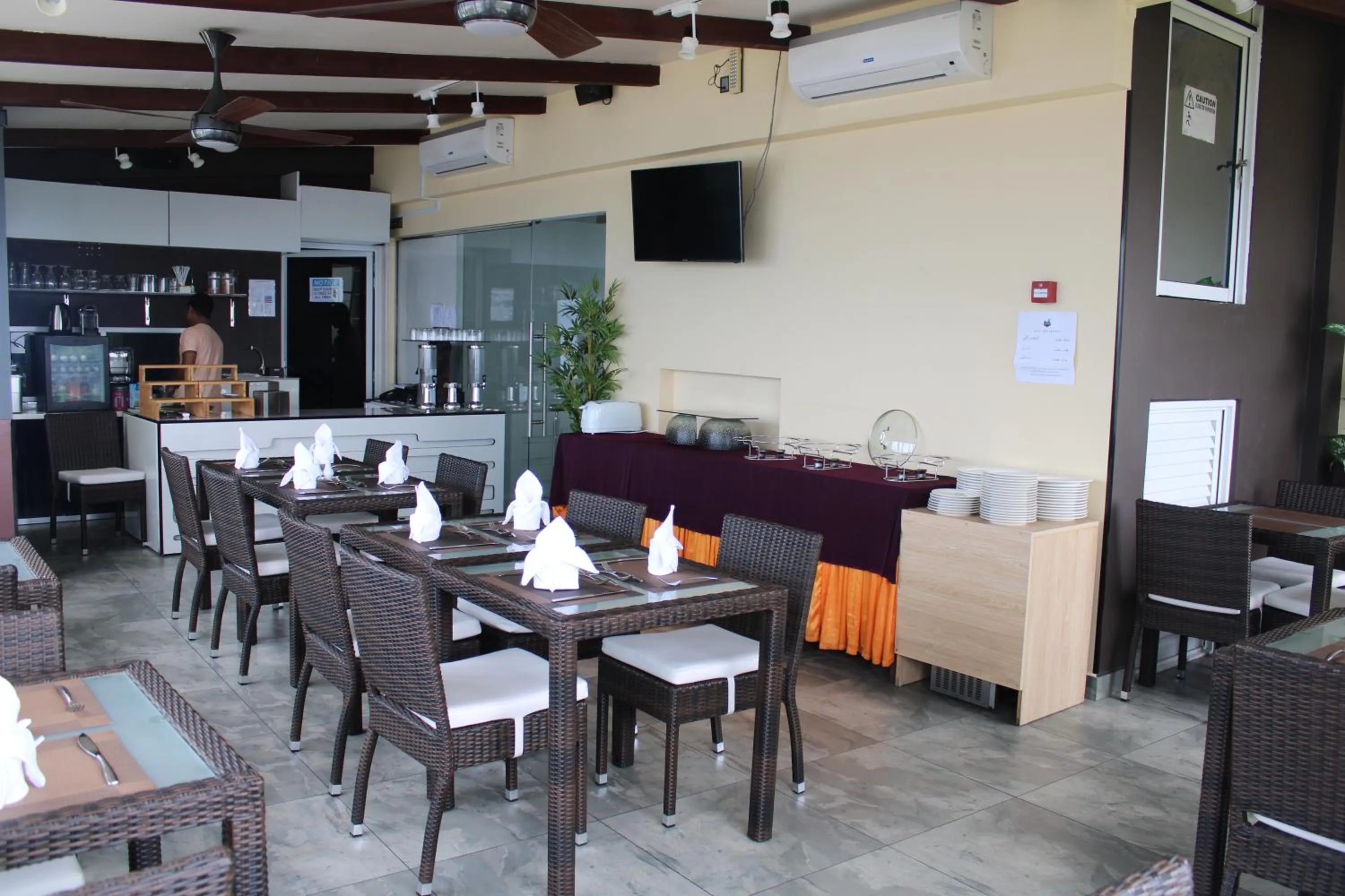 Restaurant/places to eat in Beehive Premier