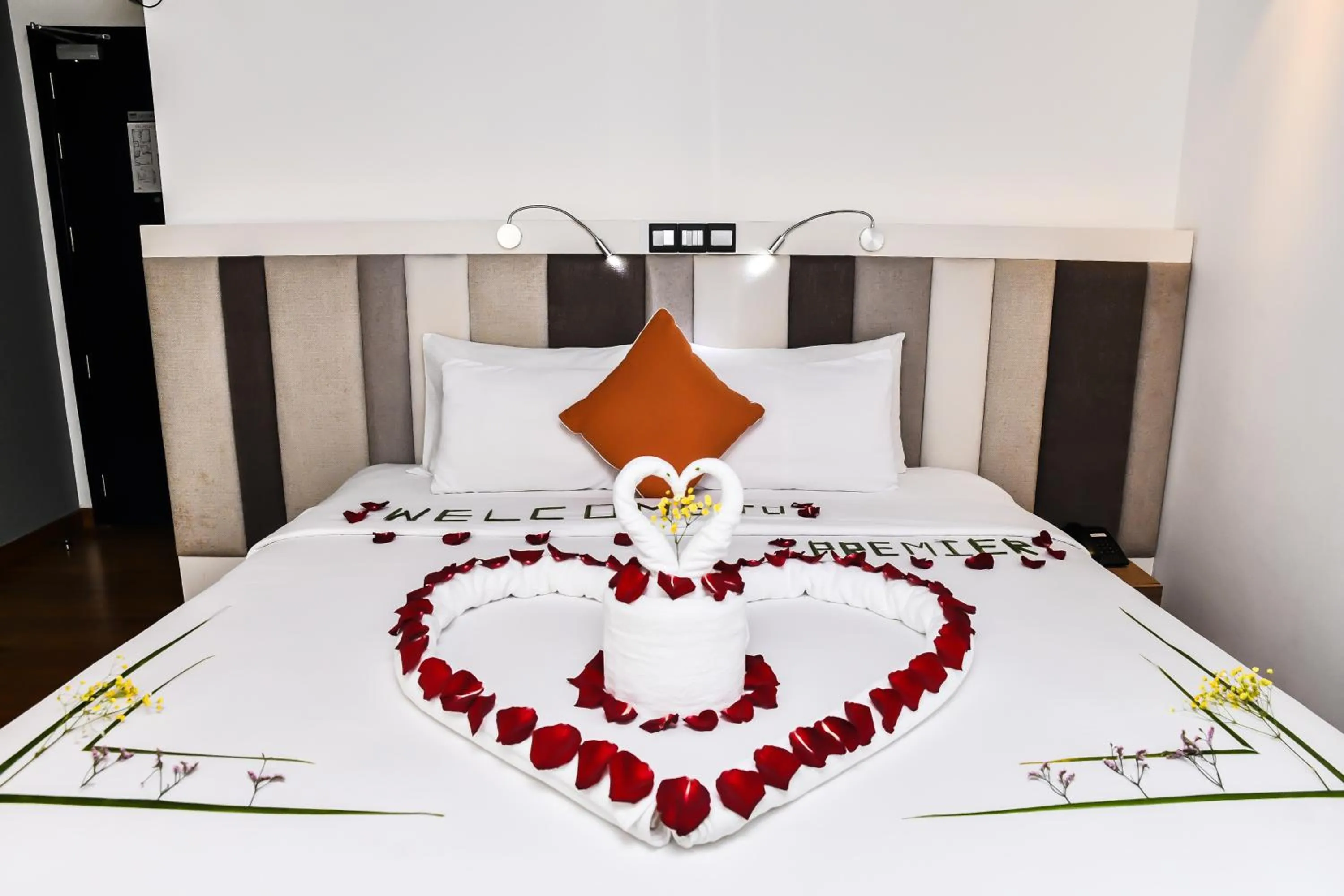 Bedroom, Bed in Beehive Premier