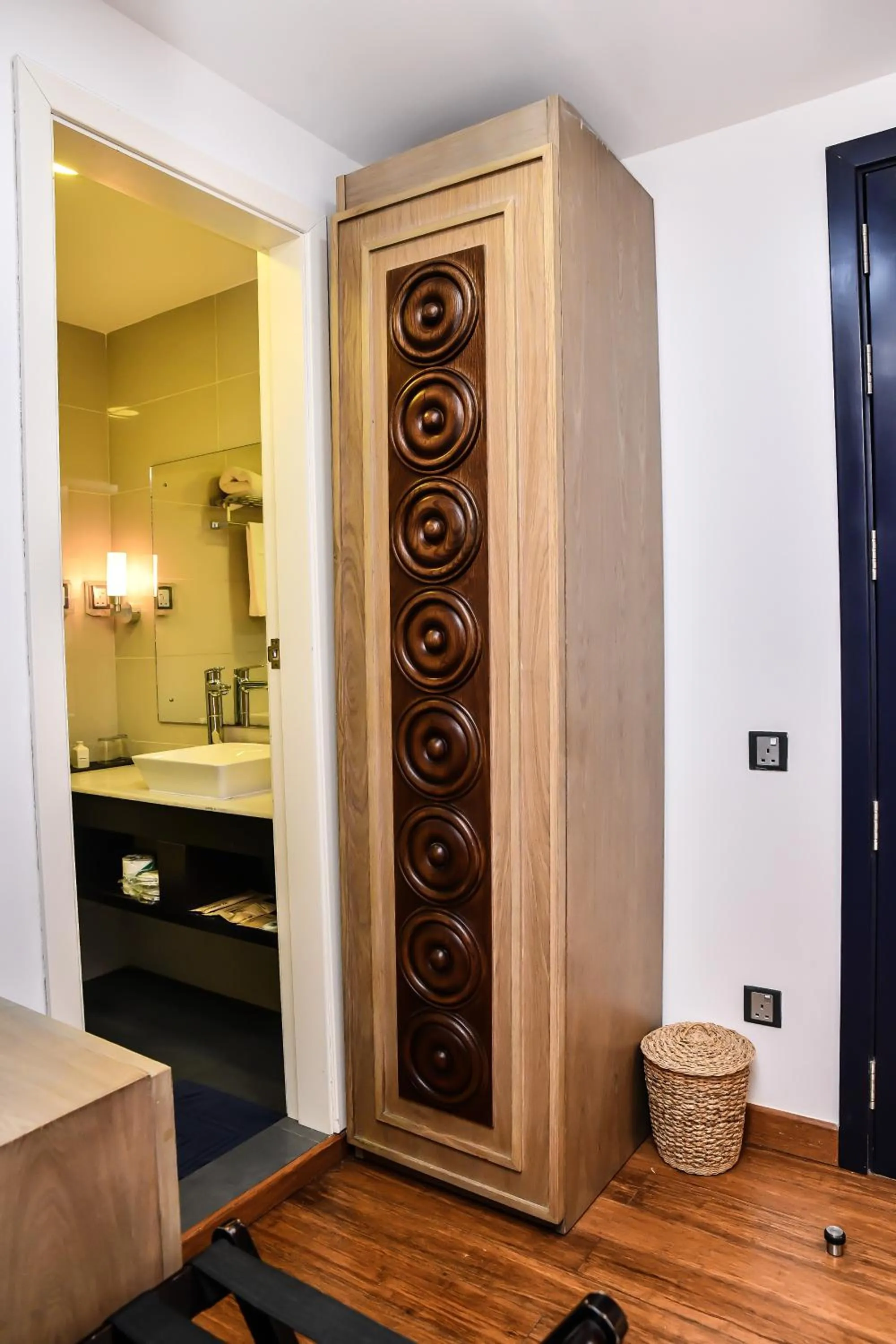 wardrobe in Beehive Premier