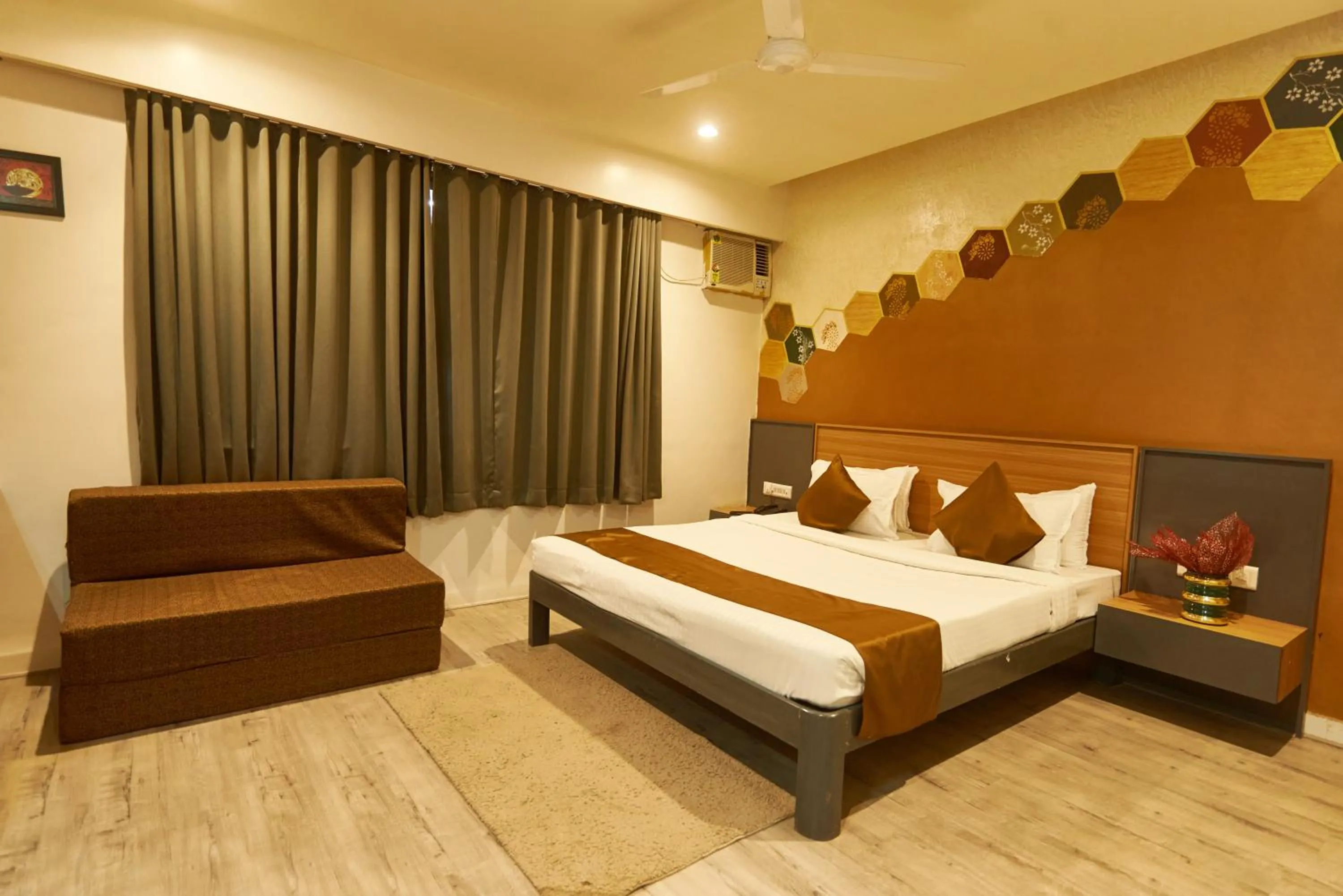 Photo of the whole room, Bed in Hotel Sai Palkhi Niwara