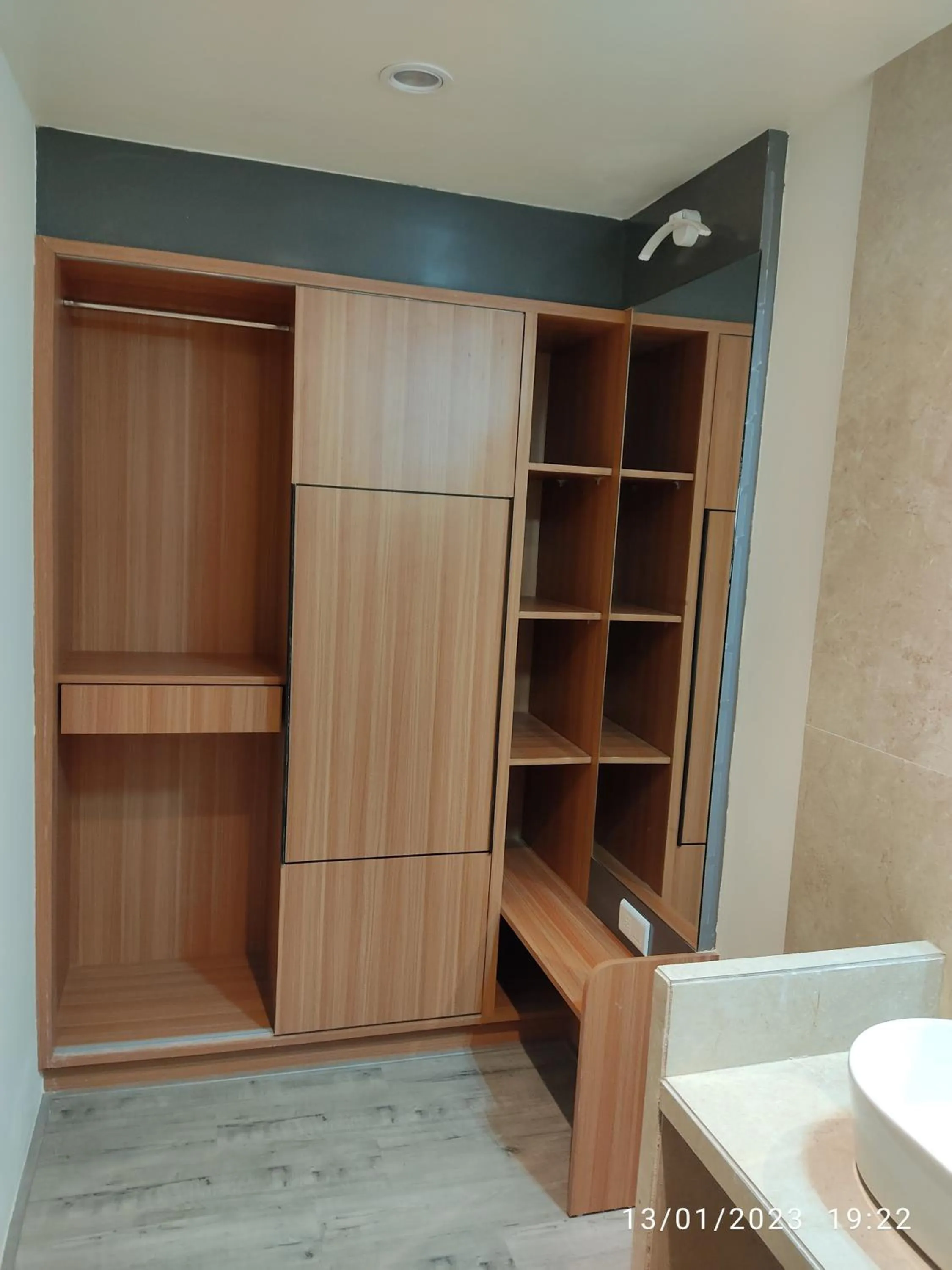wardrobe in Hotel Sai Palkhi Niwara