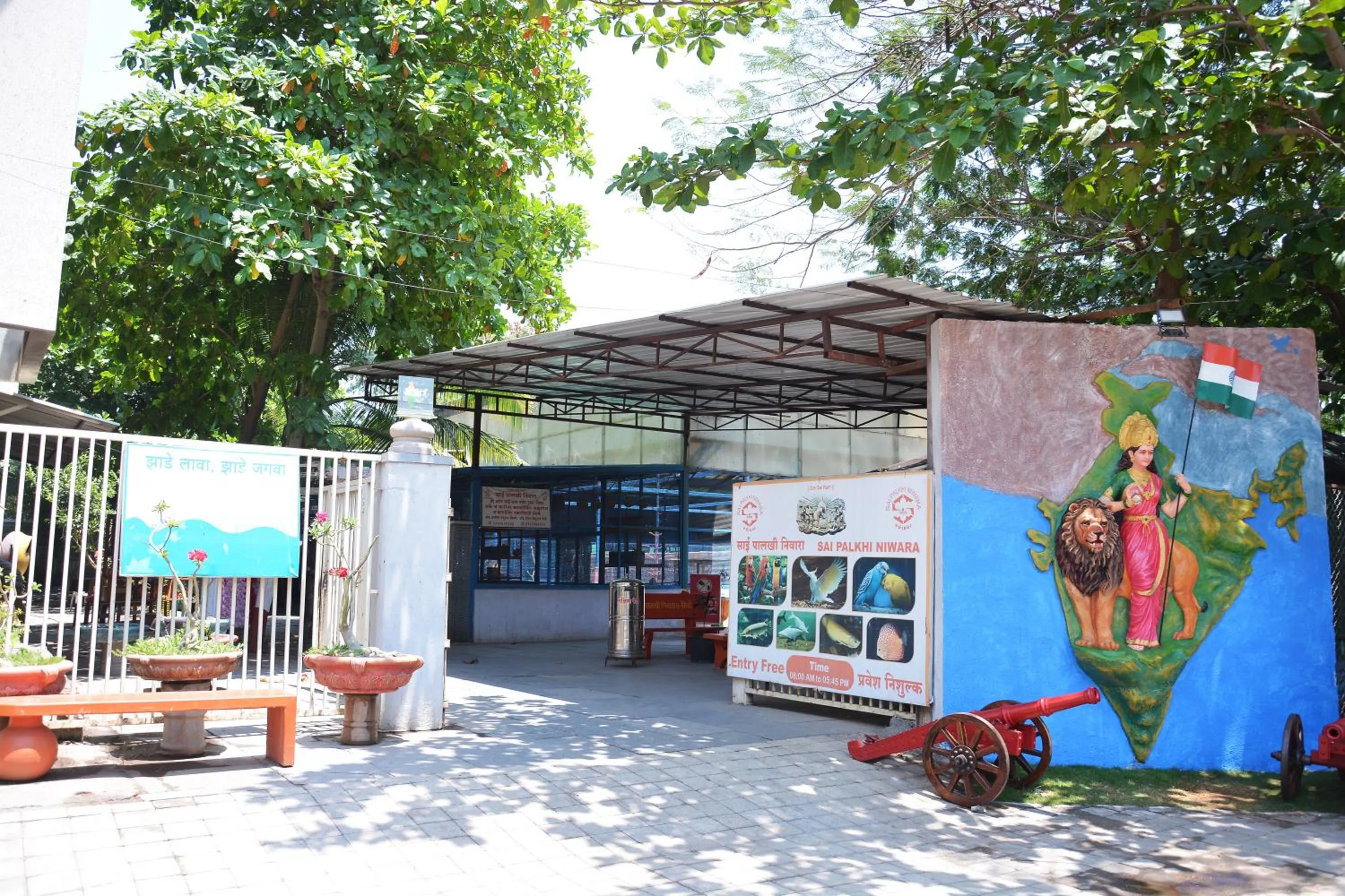 Day in Hotel Sai Palkhi Niwara