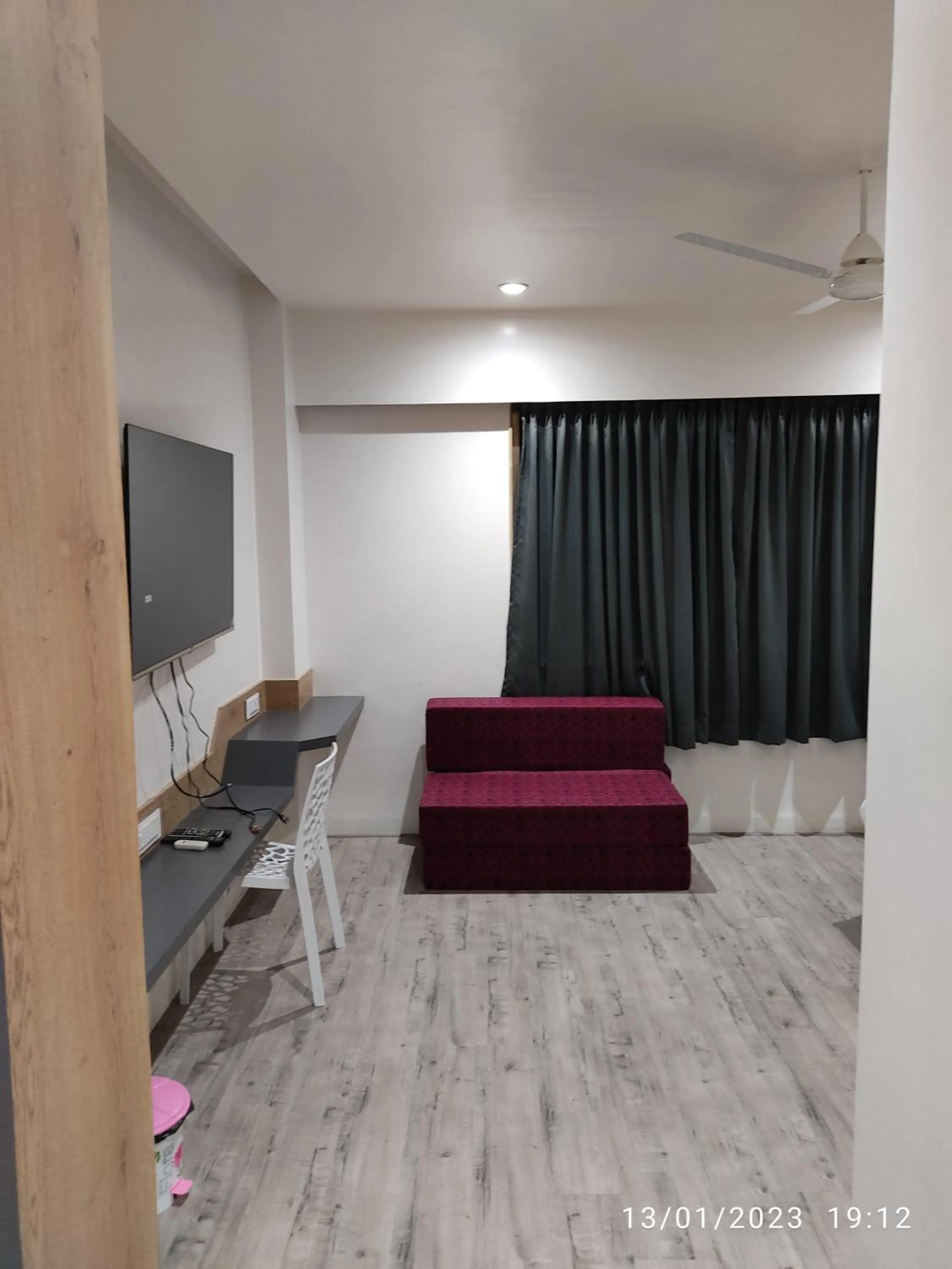 TV and multimedia in Hotel Sai Palkhi Niwara