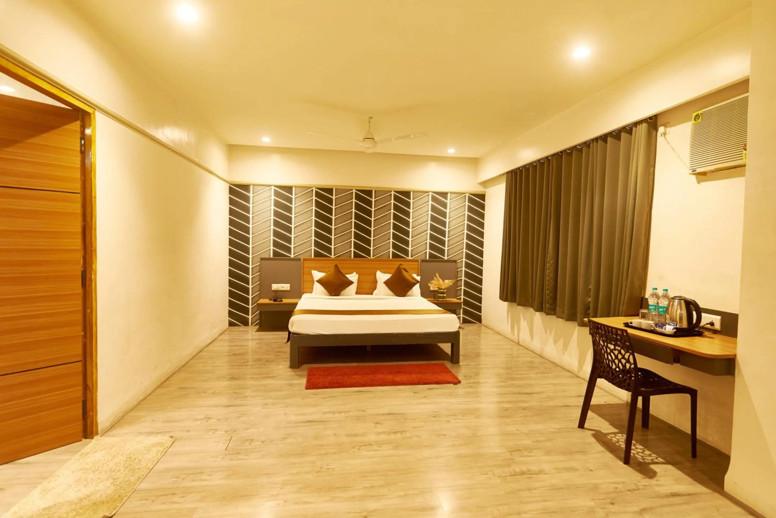 Photo of the whole room, Bed in Hotel Sai Palkhi Niwara