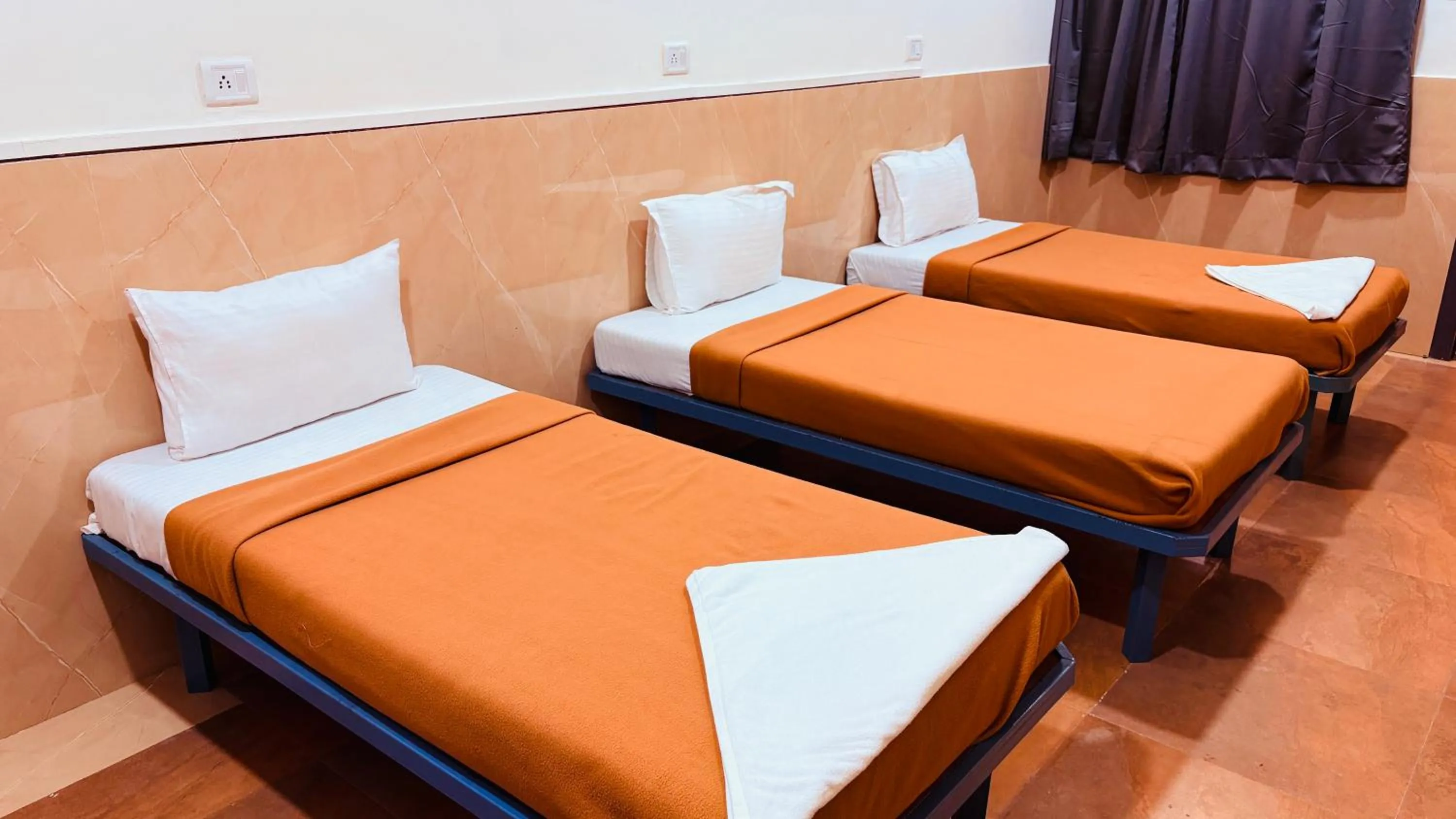 Bed in Hotel Sai Palkhi Niwara