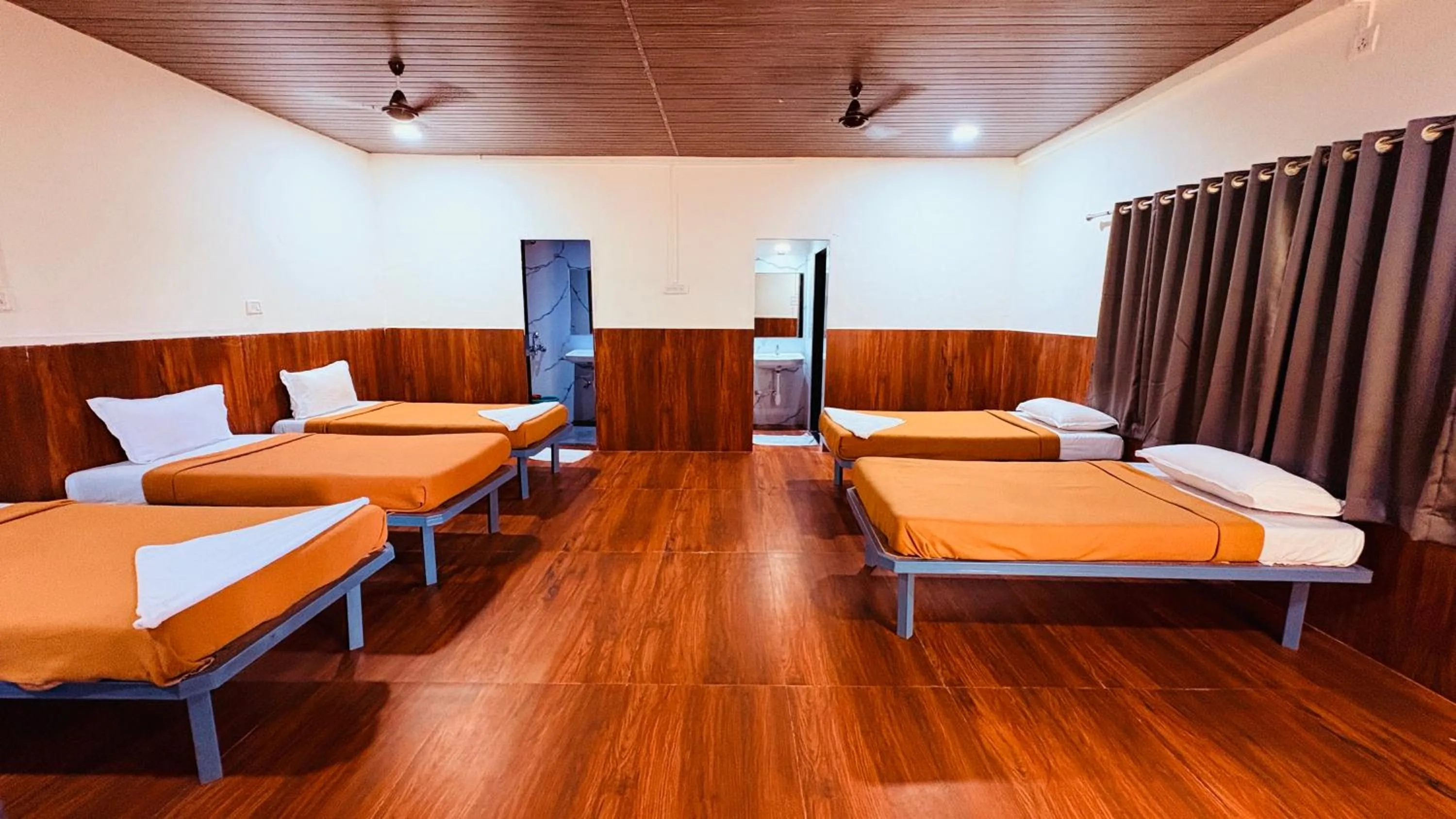 Bedroom, Bed in Hotel Sai Palkhi Niwara