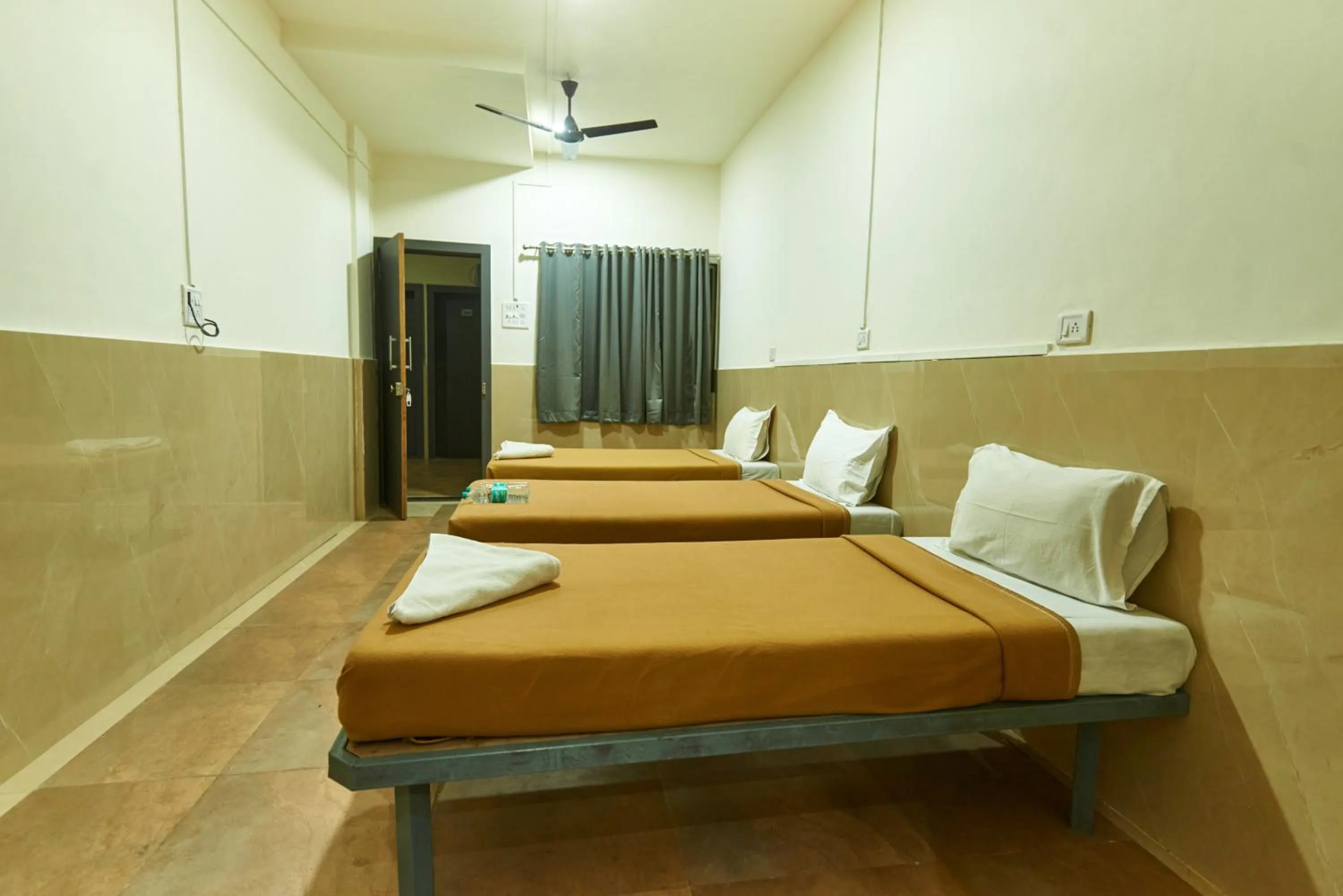 Photo of the whole room, Bed in Hotel Sai Palkhi Niwara