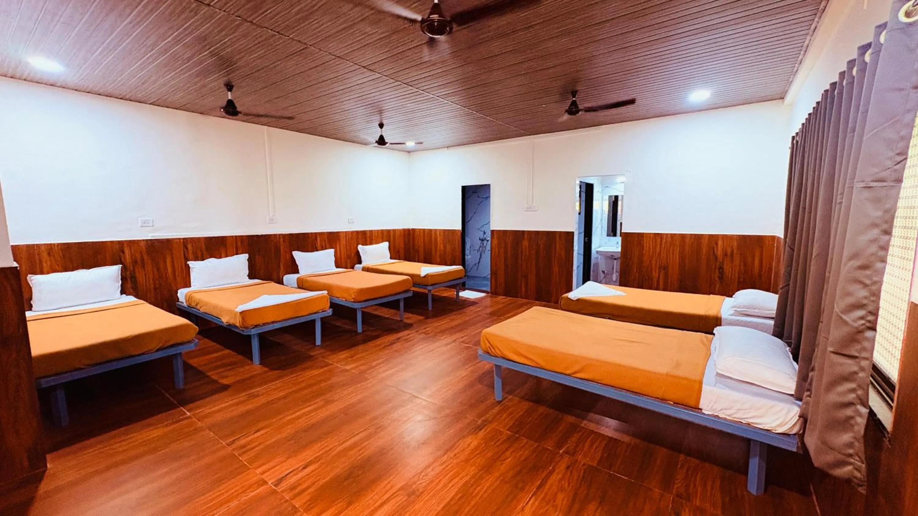 Bedroom, Bed in Hotel Sai Palkhi Niwara