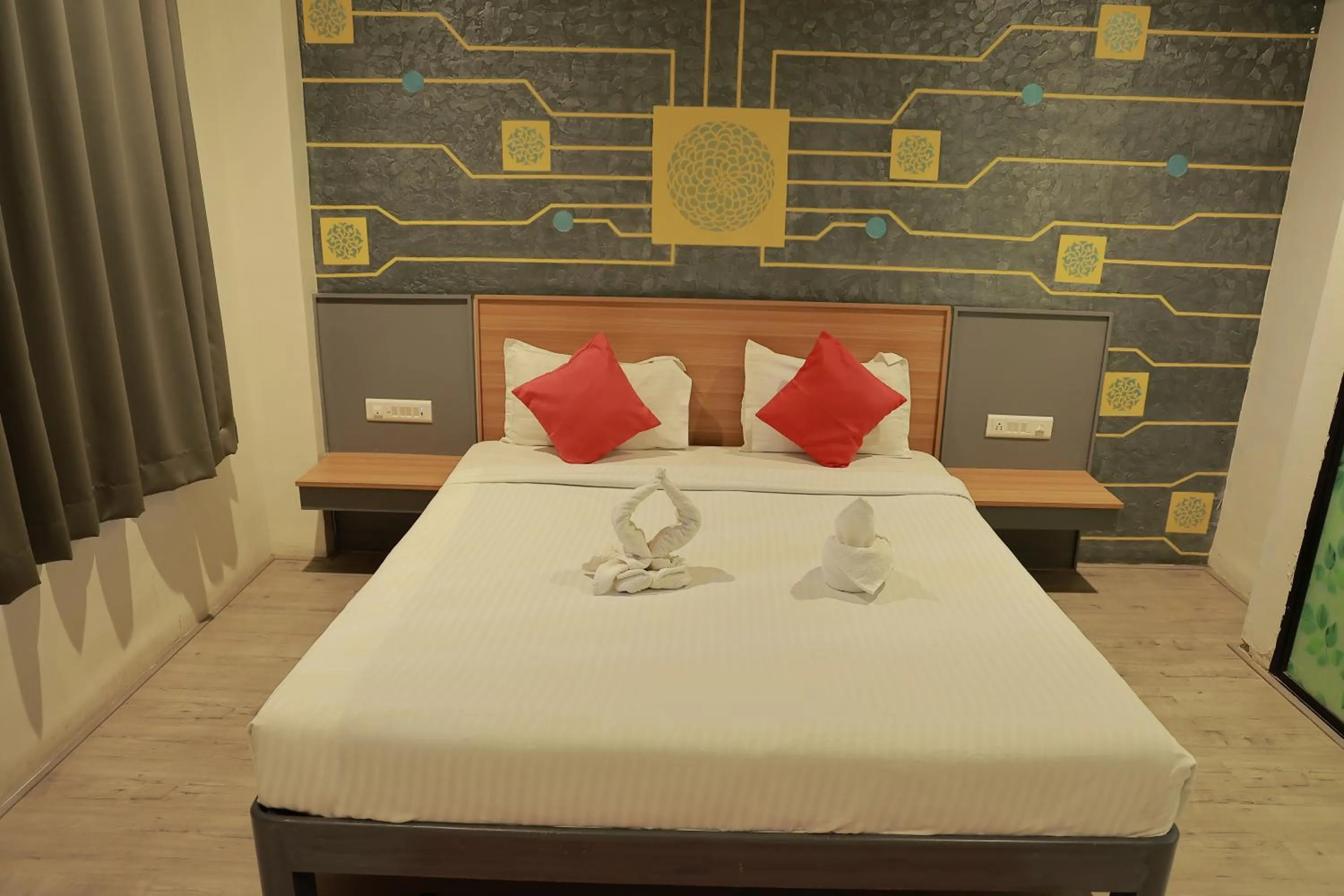 Bedroom, Bed in Hotel Sai Palkhi Niwara