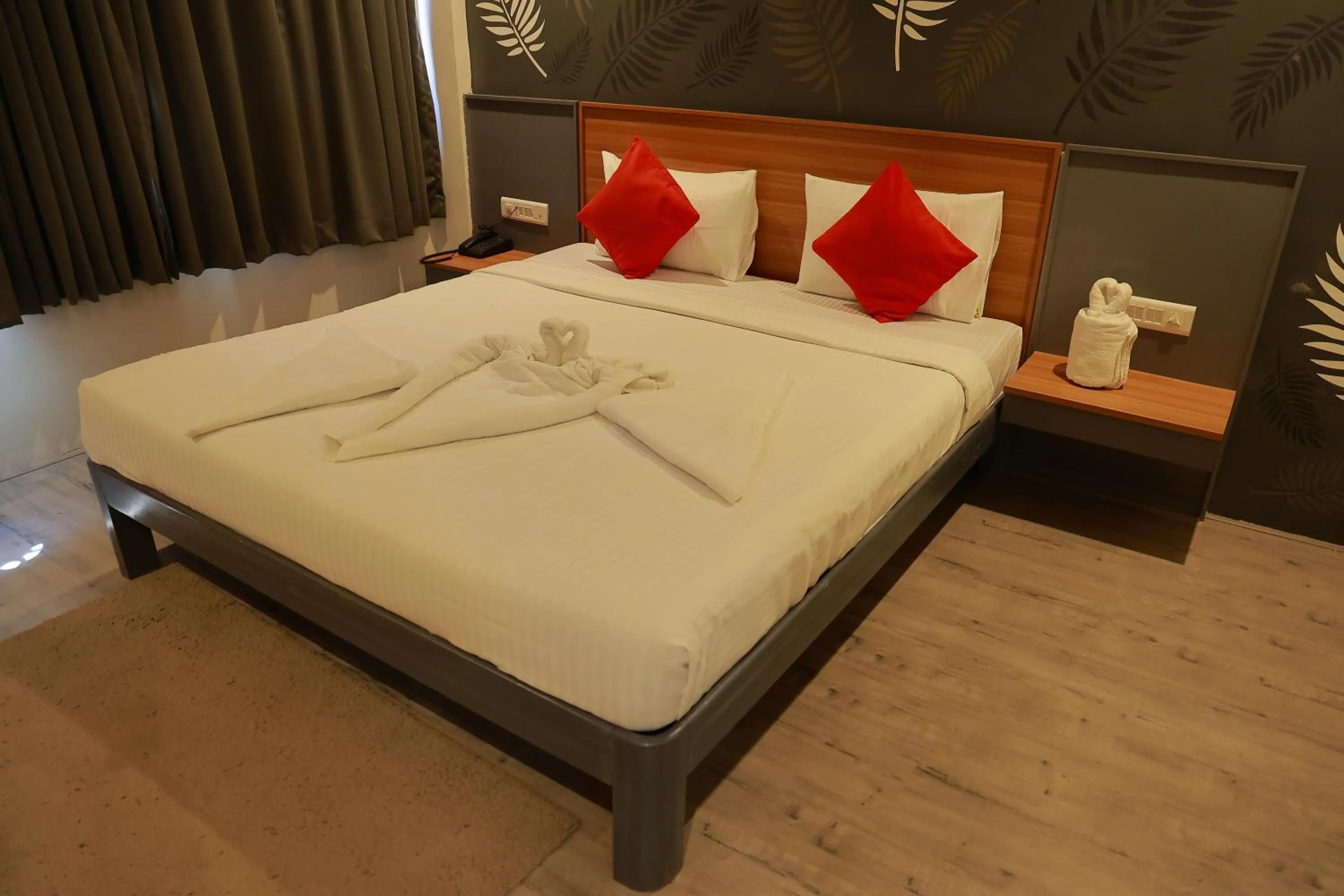 Bedroom, Bed in Hotel Sai Palkhi Niwara