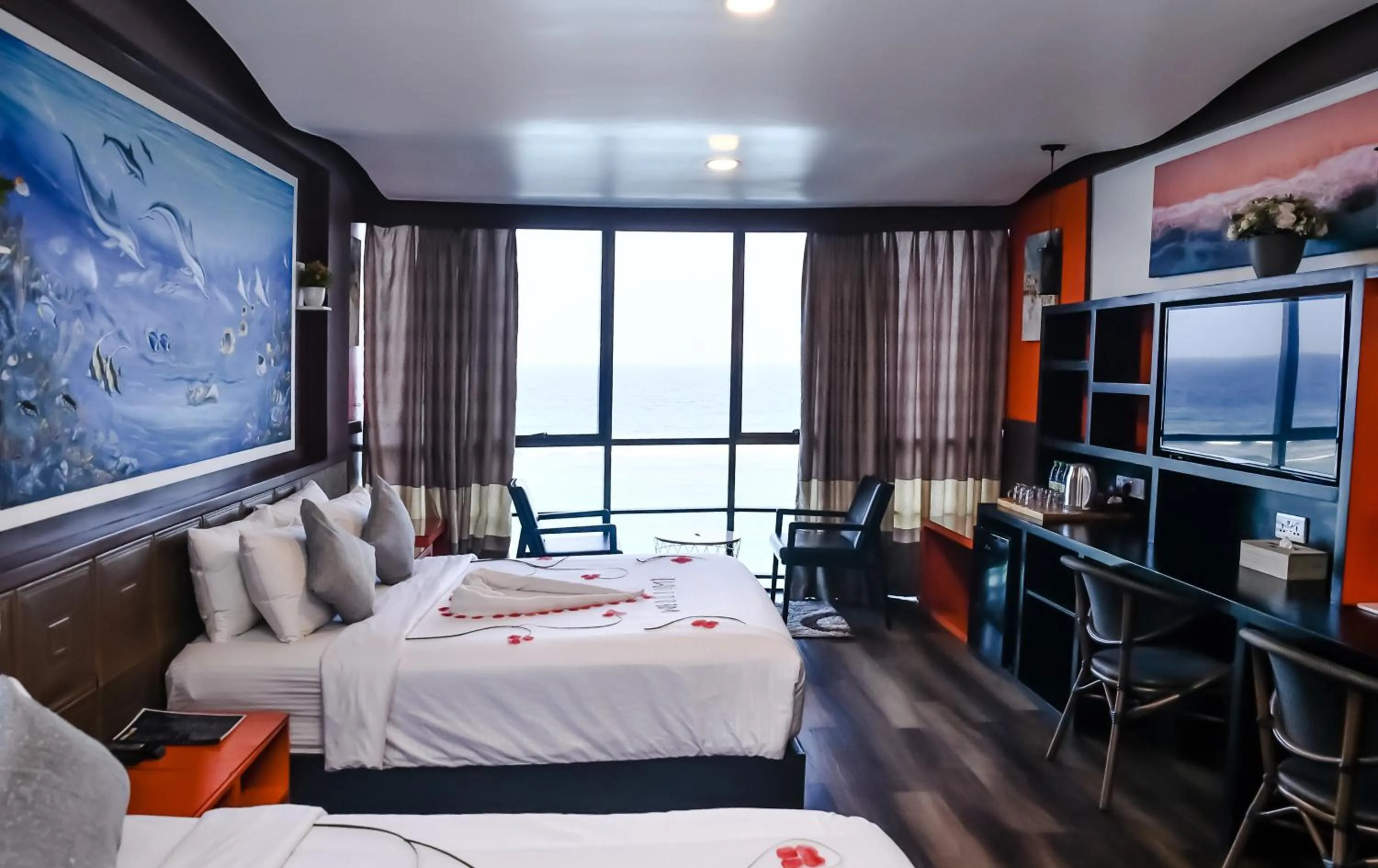 Communal lounge/ TV room, Bed in The Hive Beach