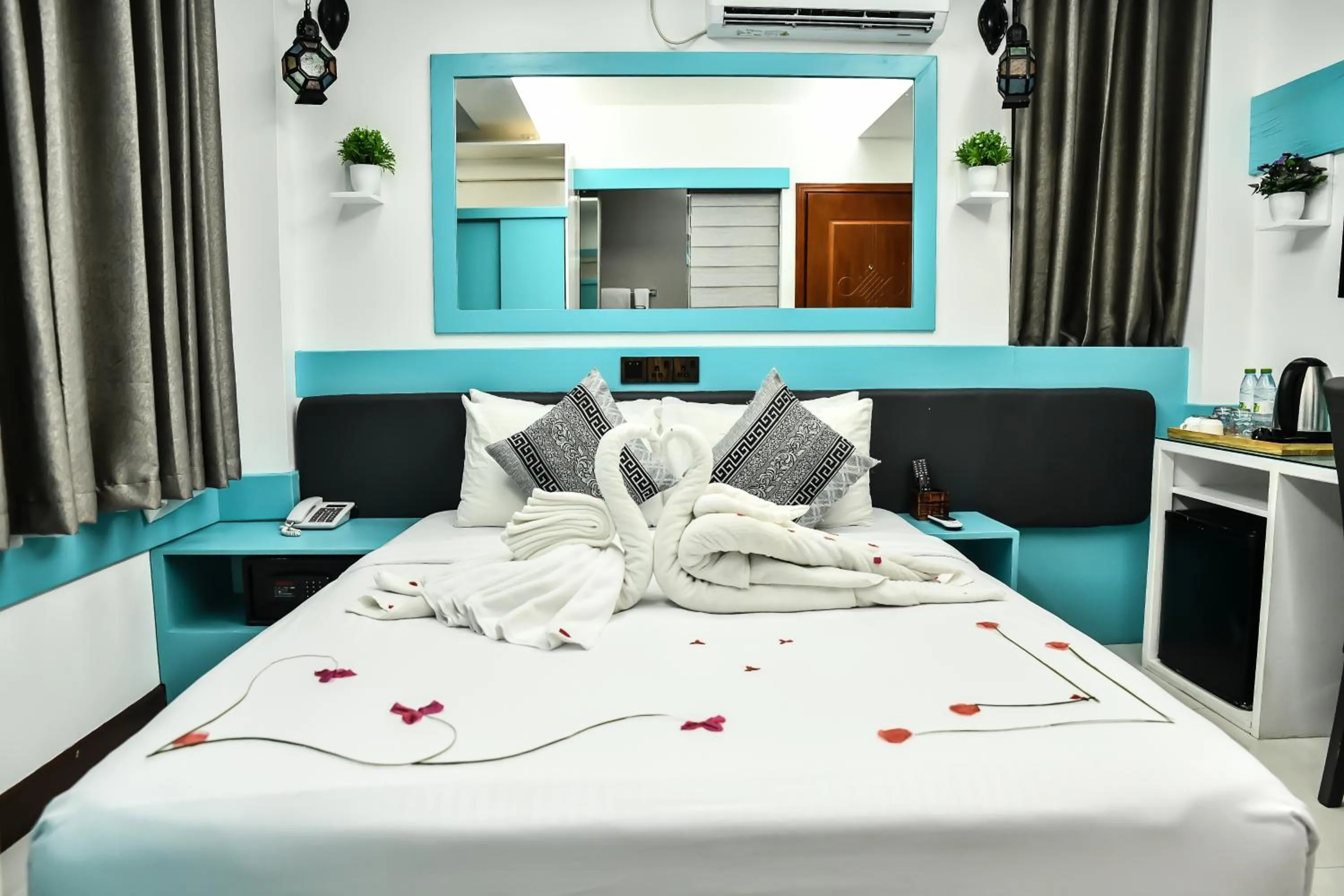 Bed in The Hive Beach