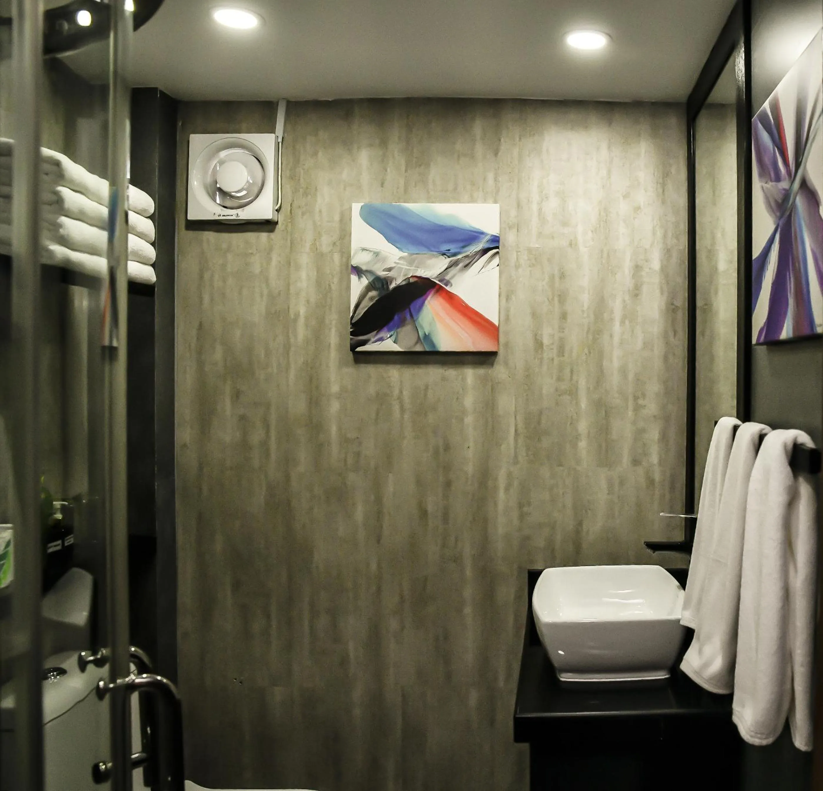 Shower in The Hive Beach