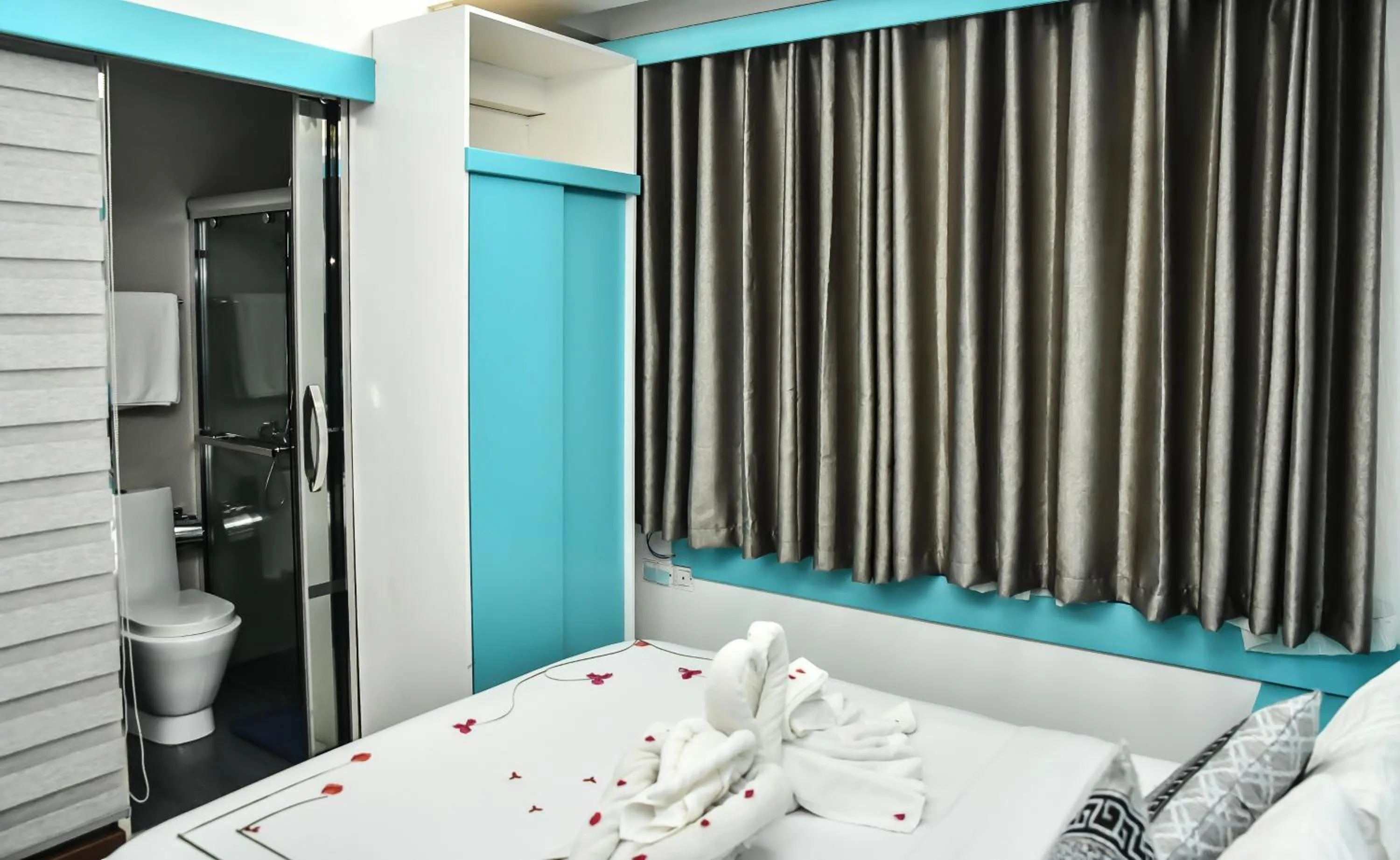 Bed in The Hive Beach