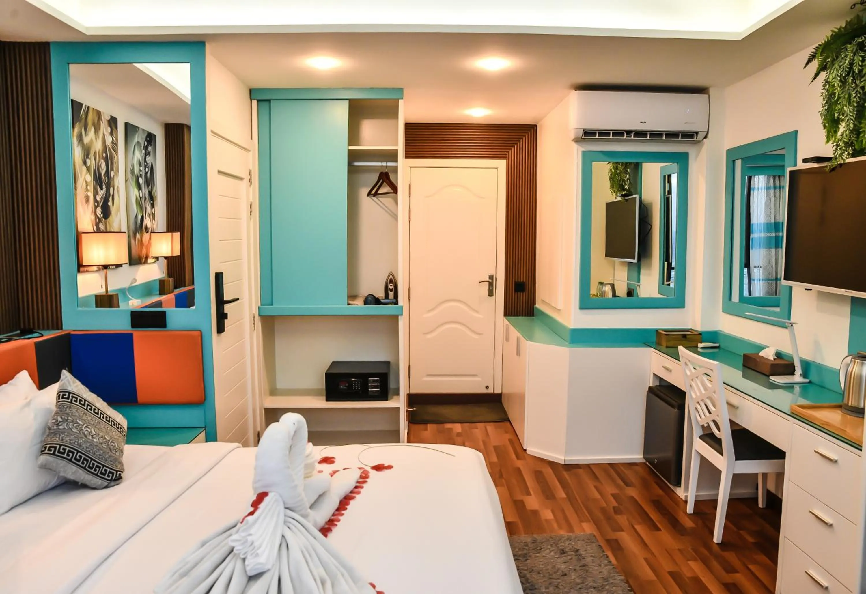 Bed in The Hive Beach