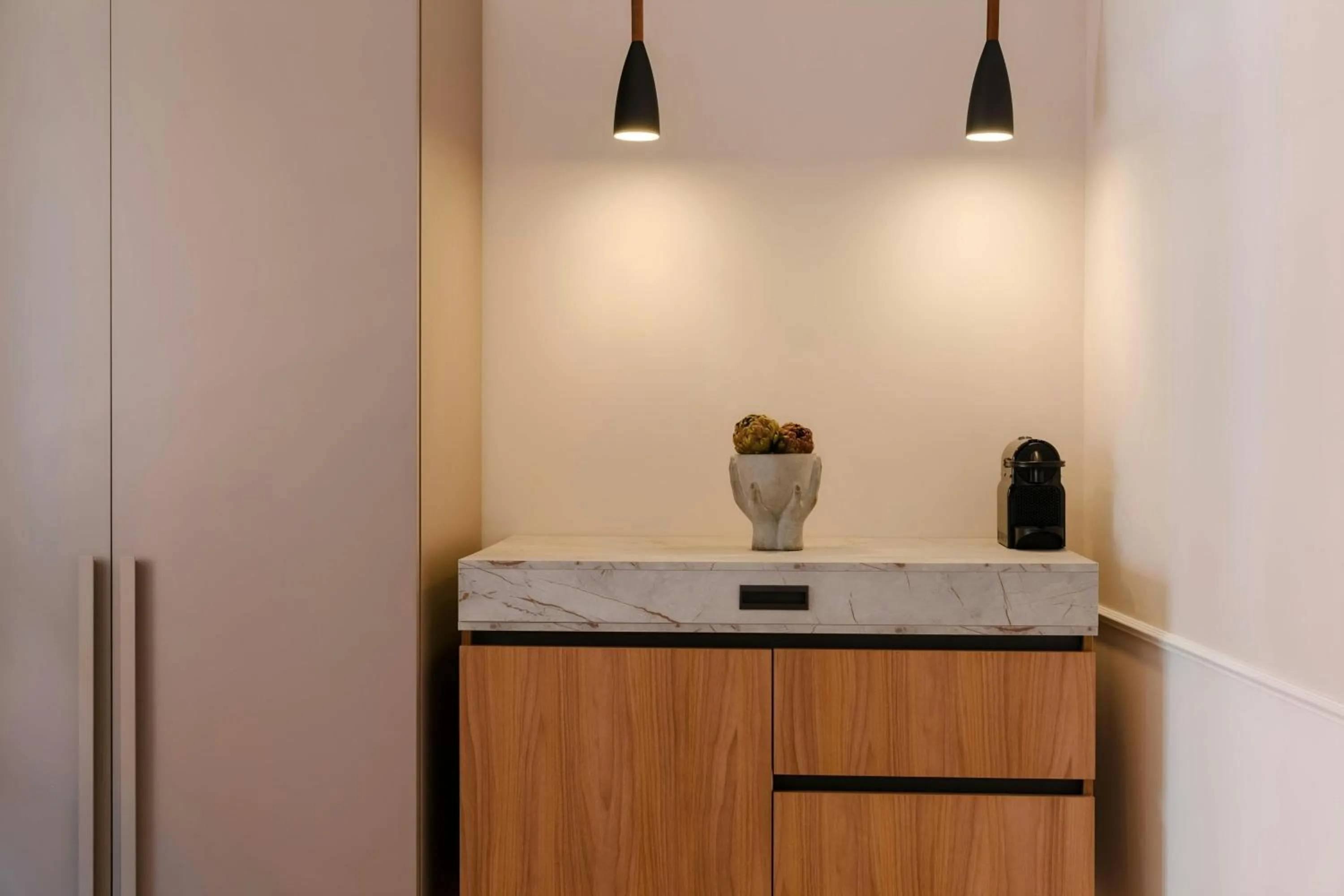 Kitchen or kitchenette in Sonder by Marriott Bonvoy Antinoo Apartments Piazza del Parlamento