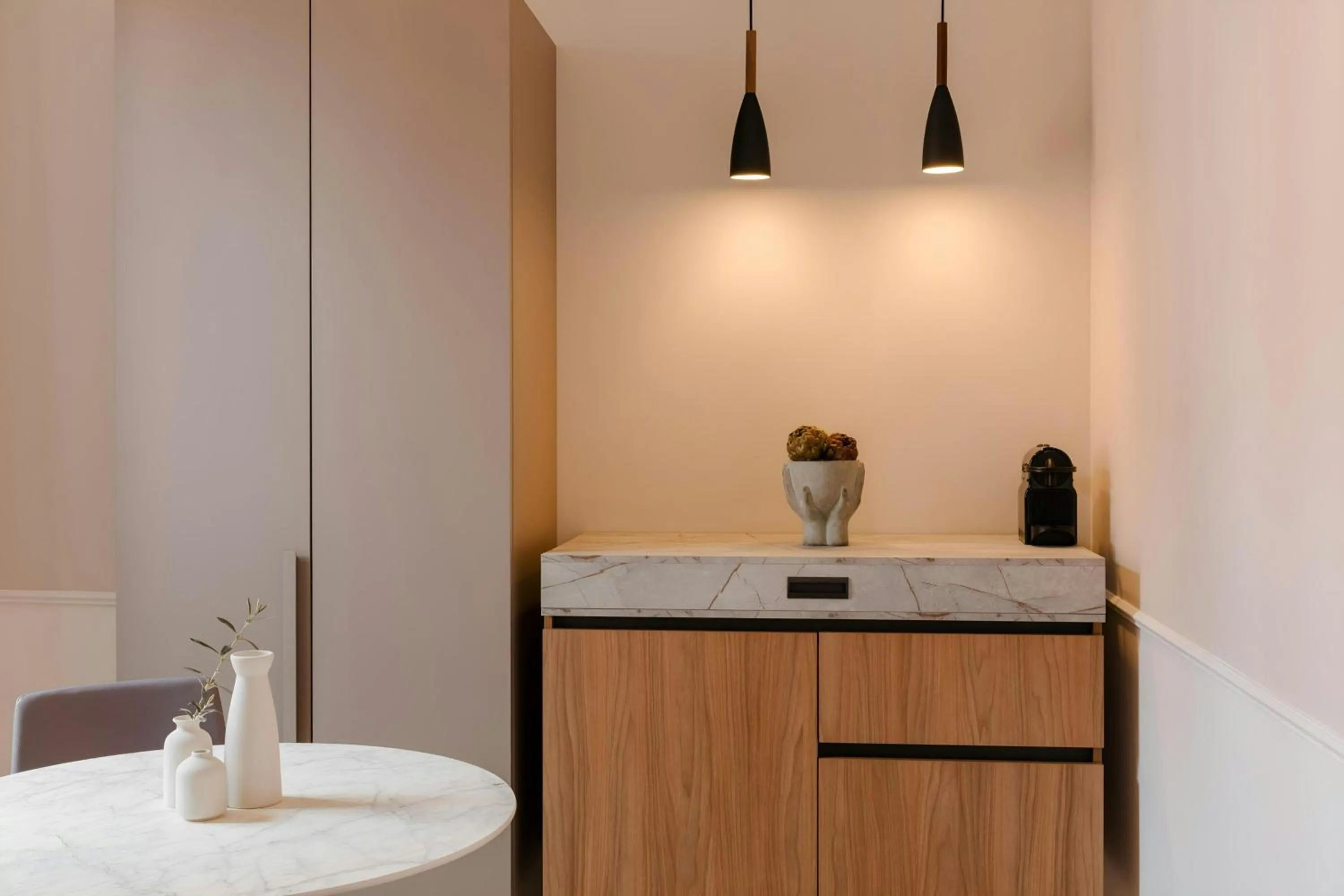 Kitchen or kitchenette in Sonder by Marriott Bonvoy Antinoo Apartments Piazza del Parlamento