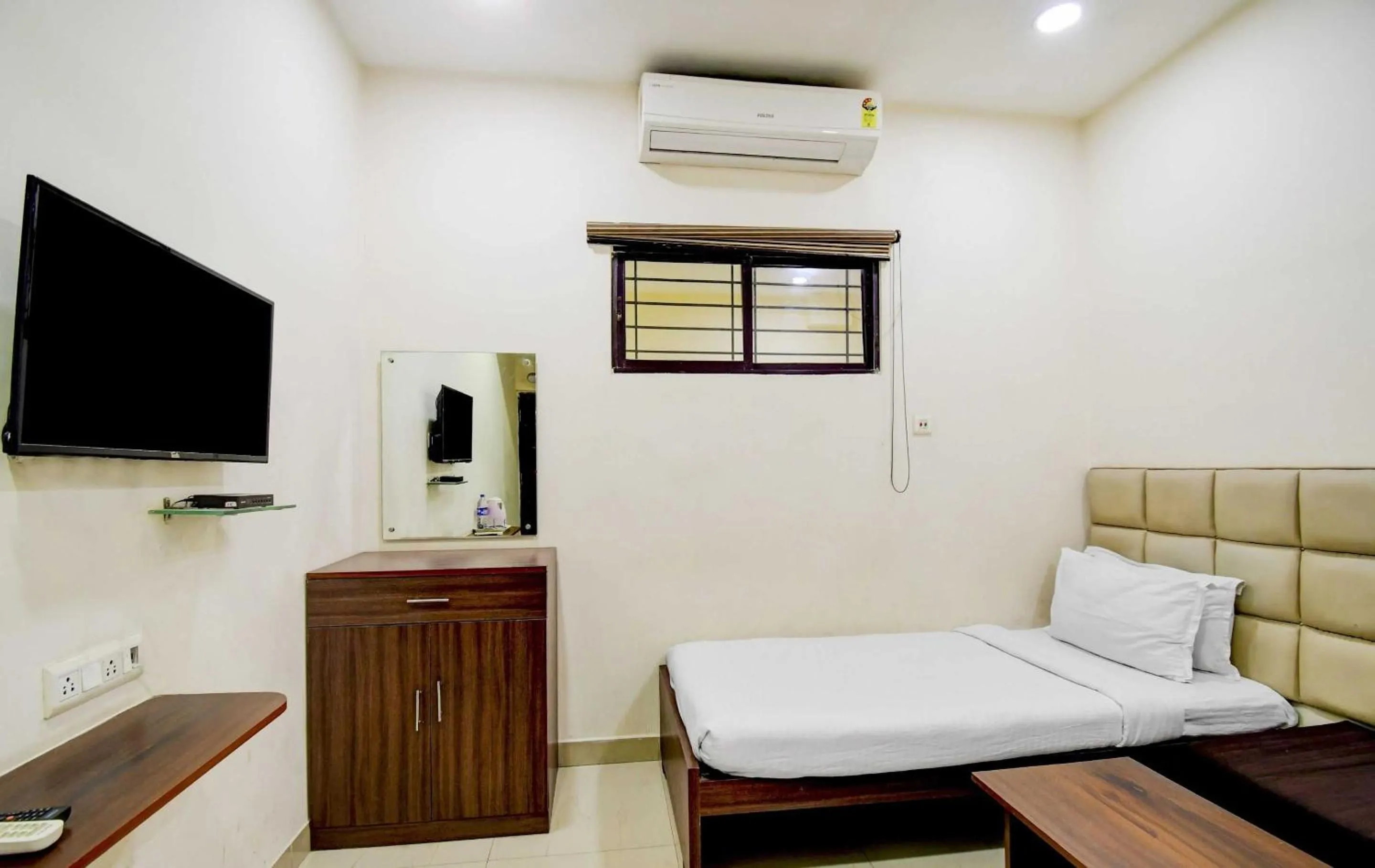 Bedroom, Bed in Hotel O Kyd Guest House