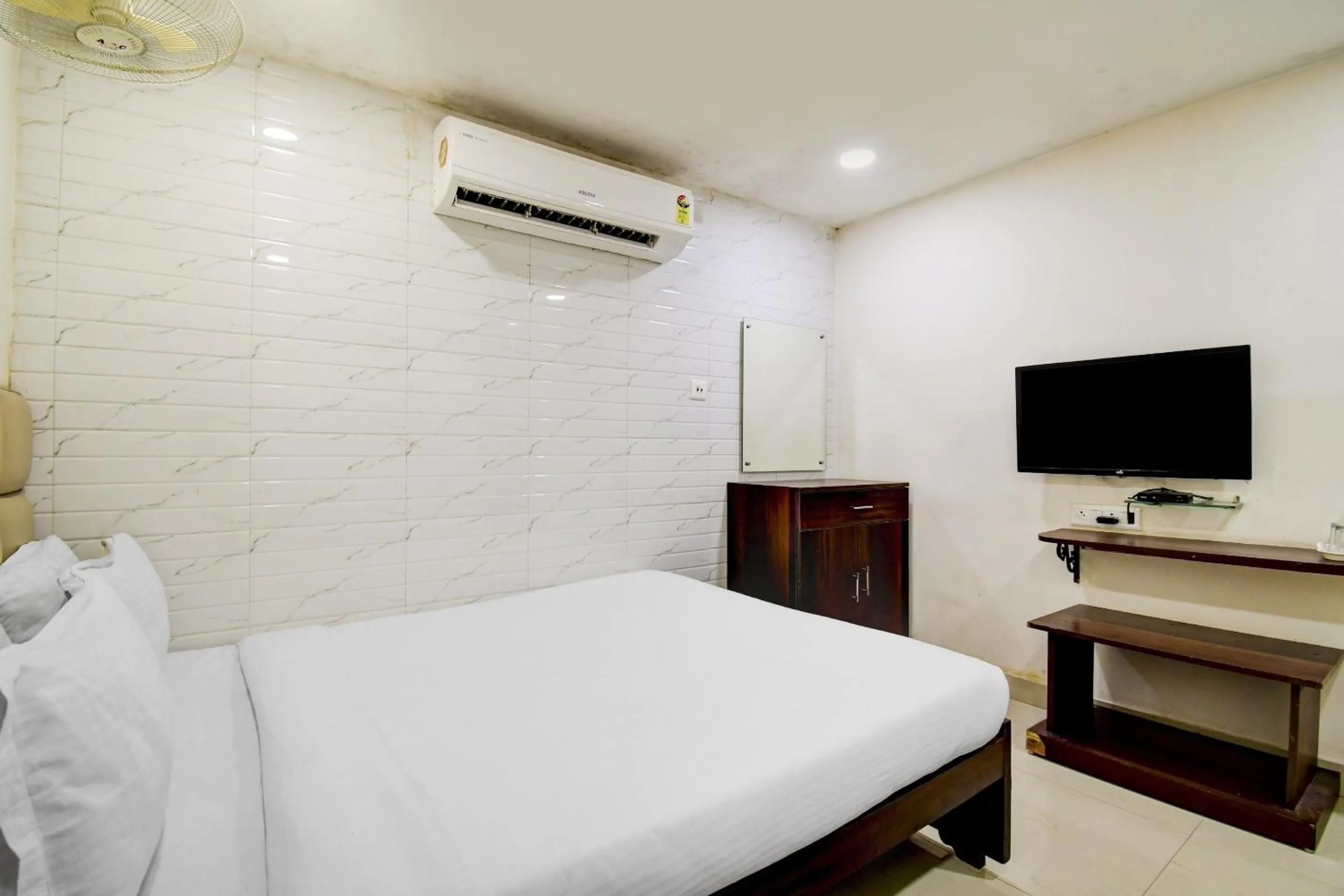 Bedroom, Bed in Hotel O Kyd Guest House