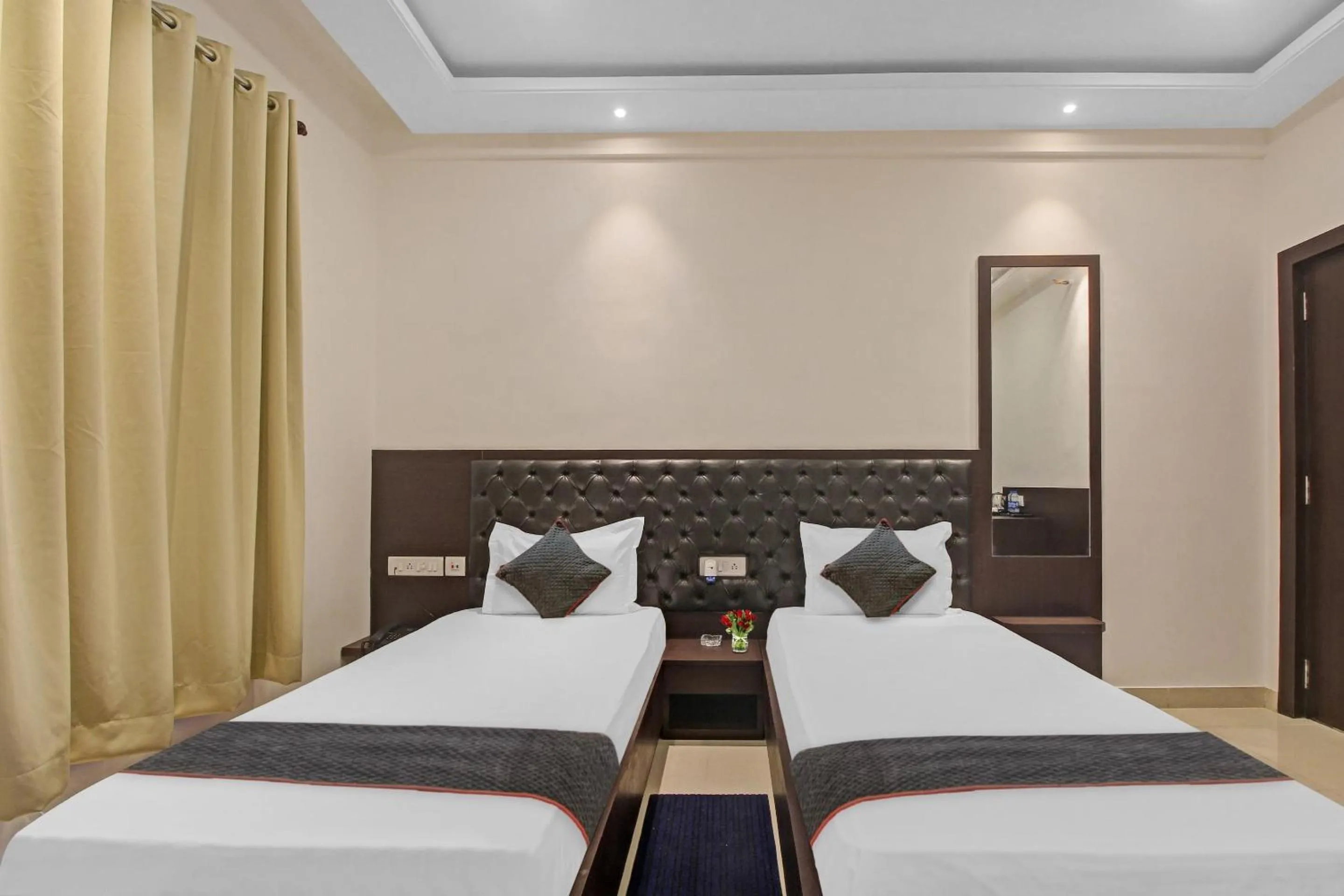 Bedroom, Bed in Super Townhouse Centre Point Inn Near Esplanade Metro Station