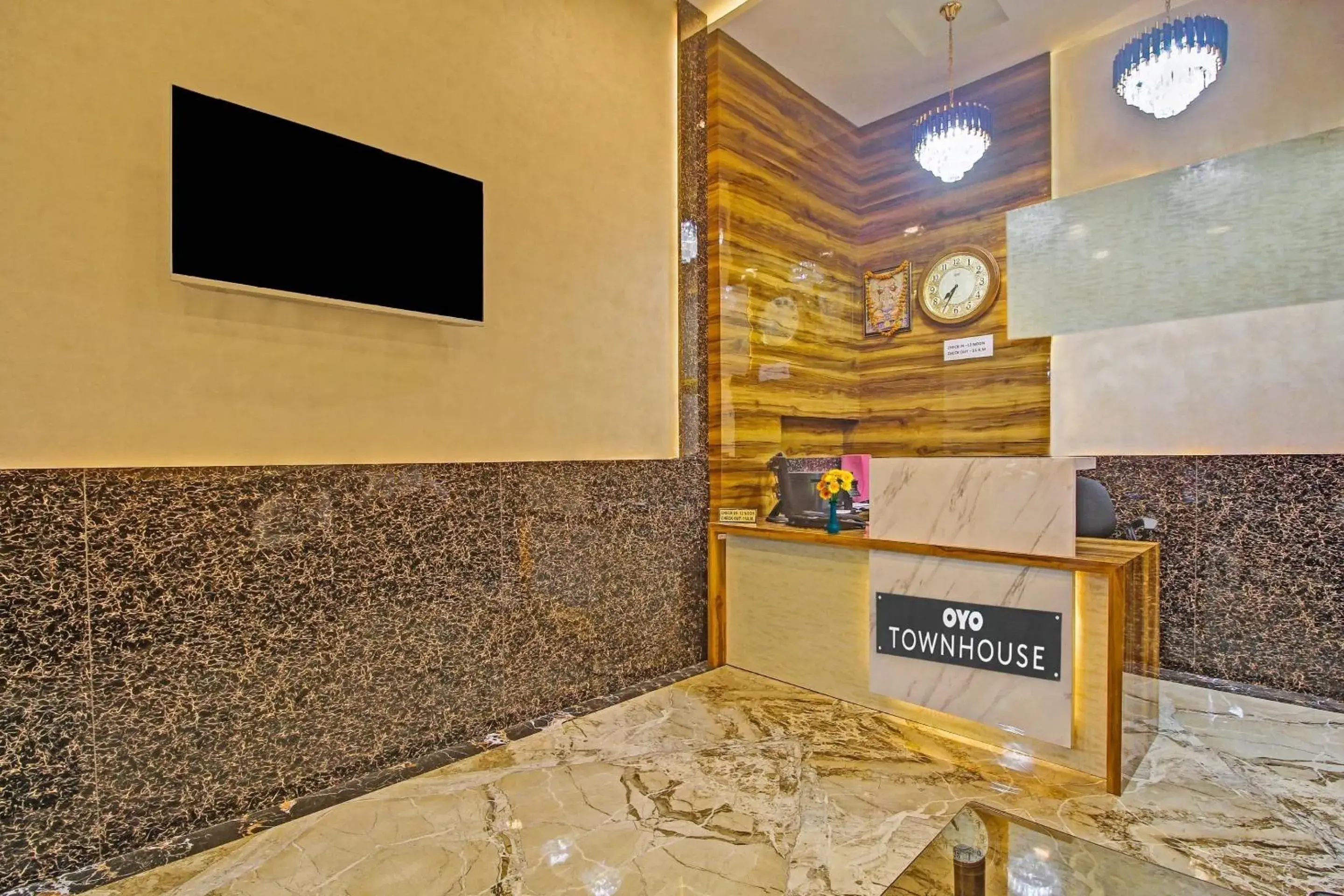 Lobby or reception in Townhouse Centre Point Inn Near Esplanade Metro Station Lobby or reception in Townhouse Centre Point Inn Near Esplanade Metro Station