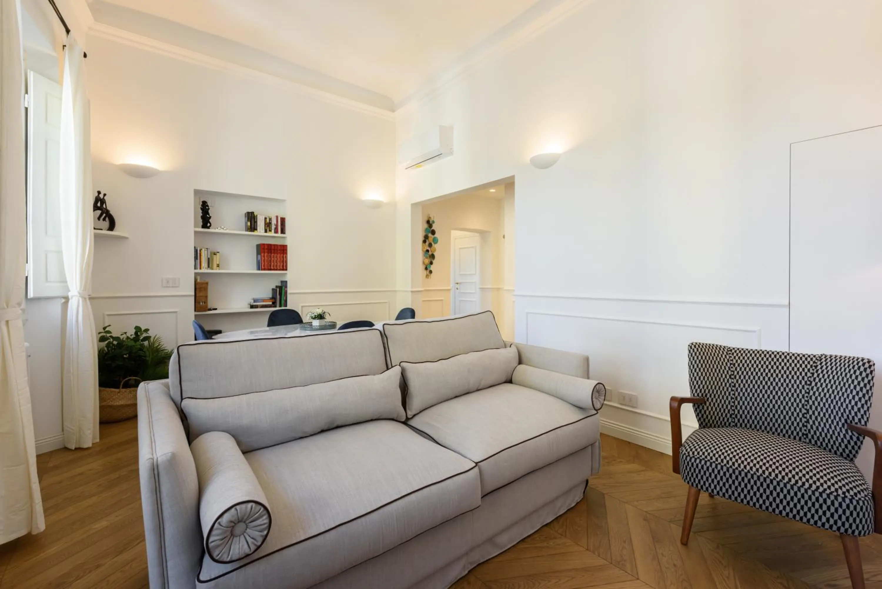 Living room in Luxury San Niccolò by Mmega