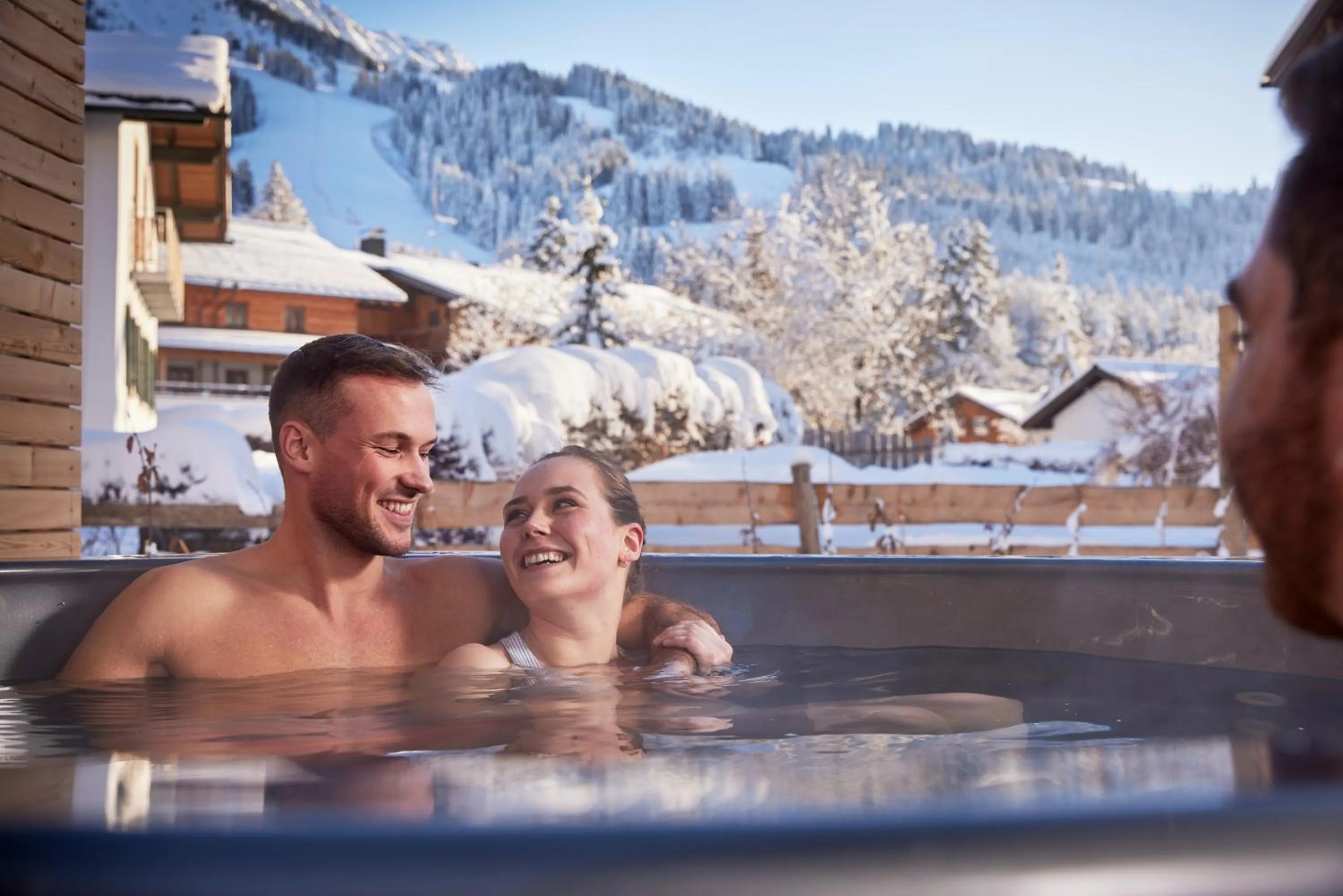 Hot Tub in BergBuddies - Übernachtung inklusive kostenlosen Bergbahntickets und vielem mehr