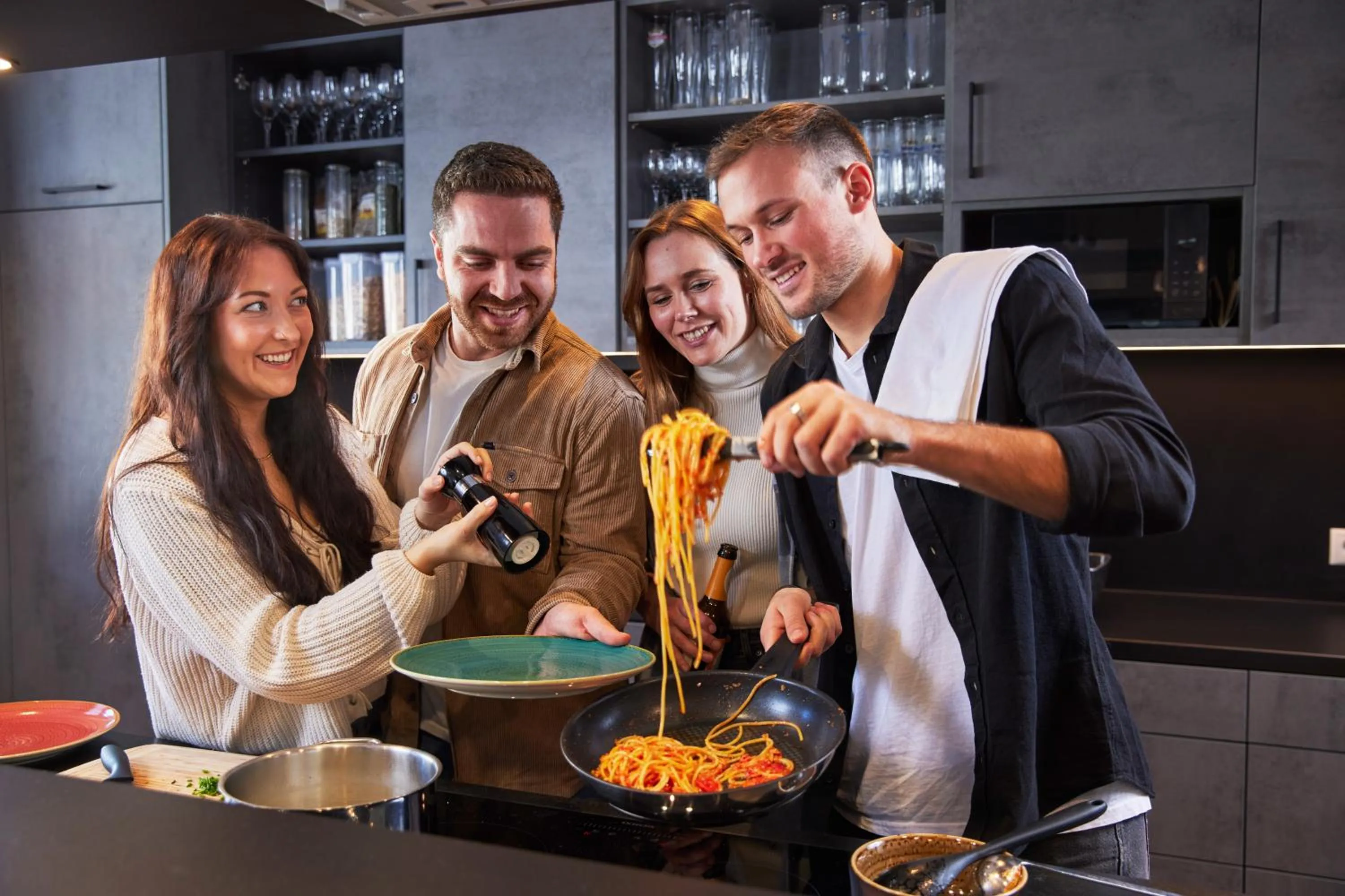 Communal kitchen in BergBuddies - Übernachtung inklusive kostenlosen Bergbahntickets und vielem mehr
