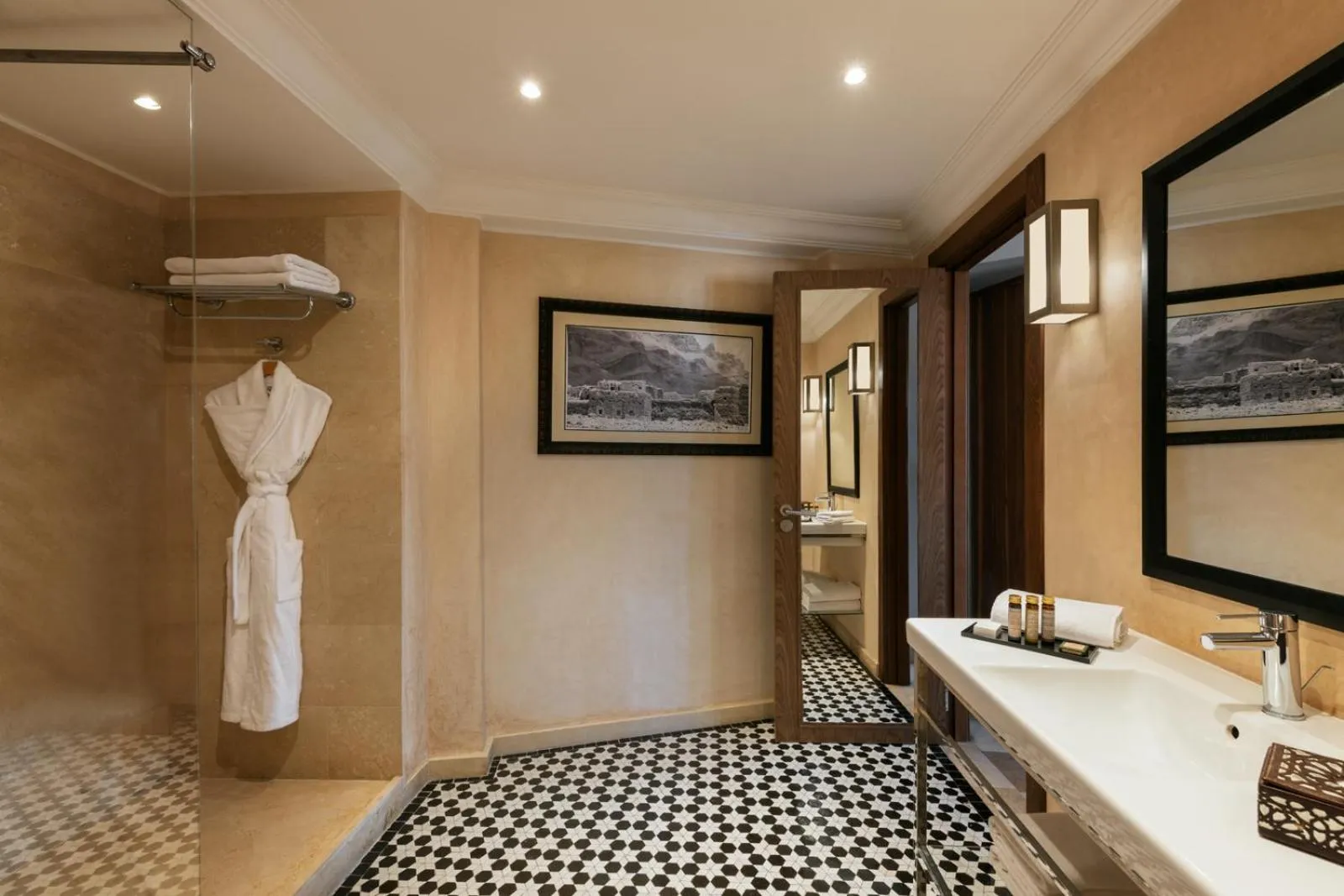 Shower, Bed in Hivernage Marrakech